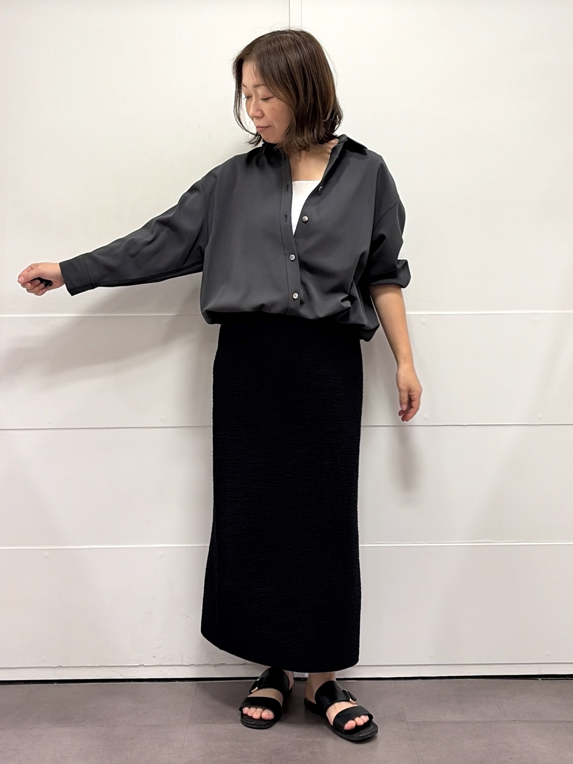 TOKOさんの「UNTITLED｜【秋羽織り/セットアップ可/UVカット】エアリークールドロストシャツ」を使ったコーディネート
