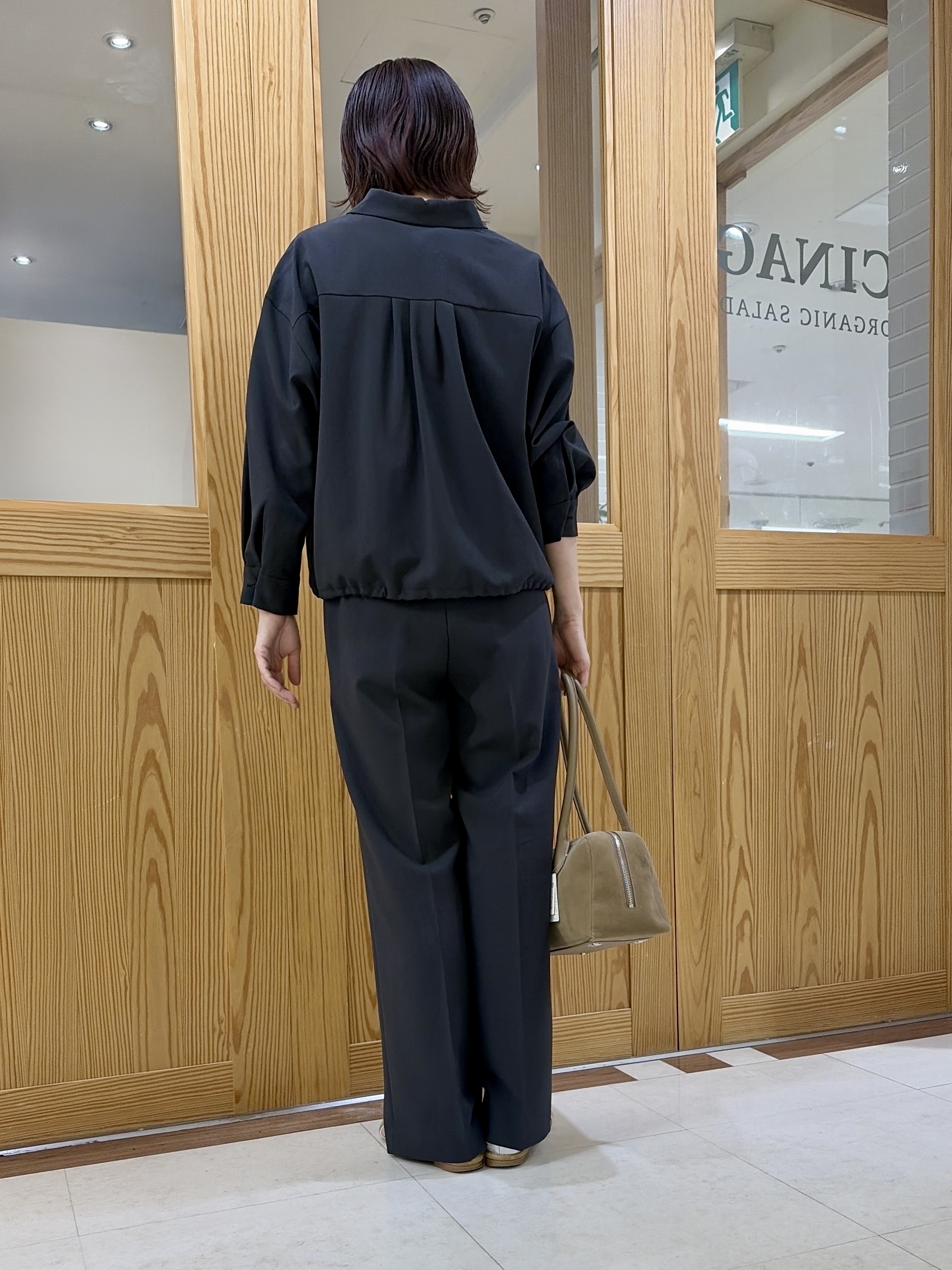 ゆうさんの「UNTITLED｜【秋羽織り/セットアップ可/UVカット】エアリークールドロストシャツ」を使ったコーディネート