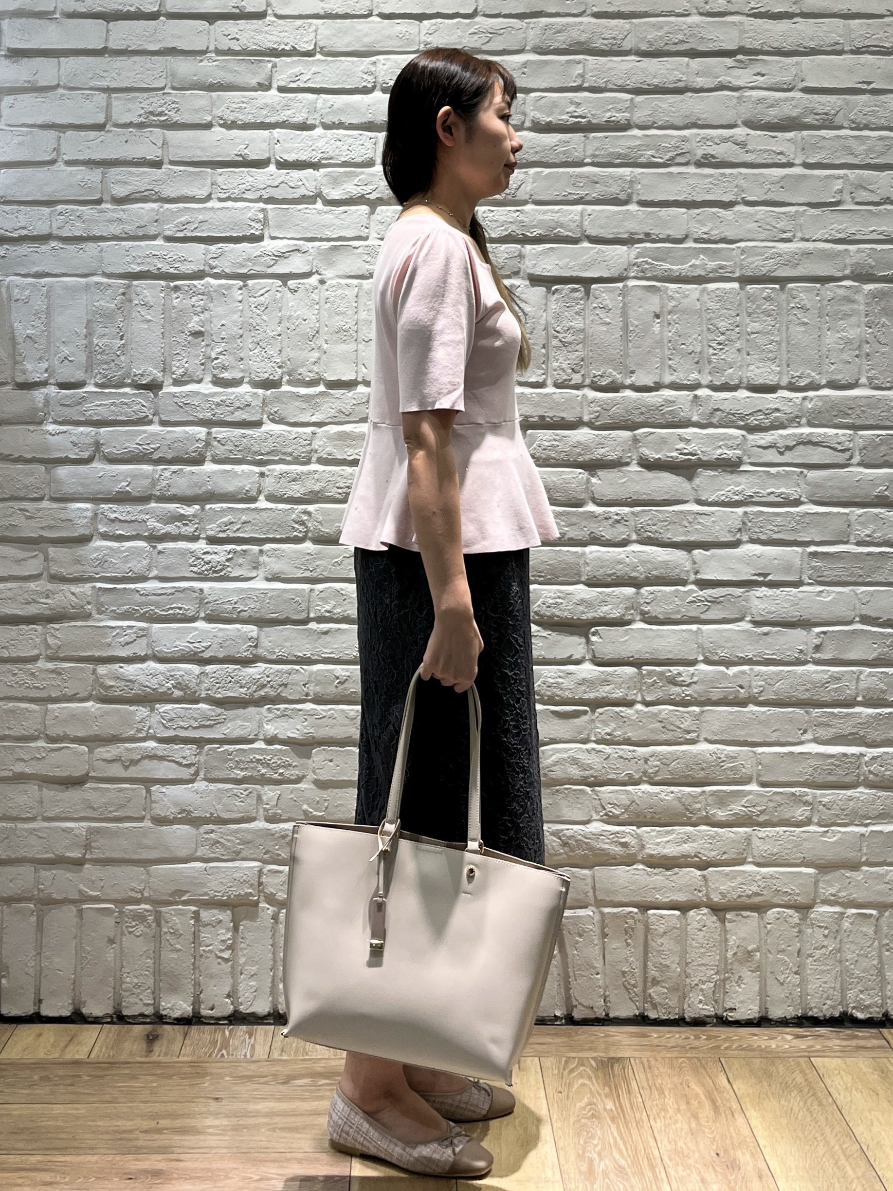 erinaさんの「index｜【UVケア】ビジューペプラムニット《洗濯機OK》」を使ったコーディネート