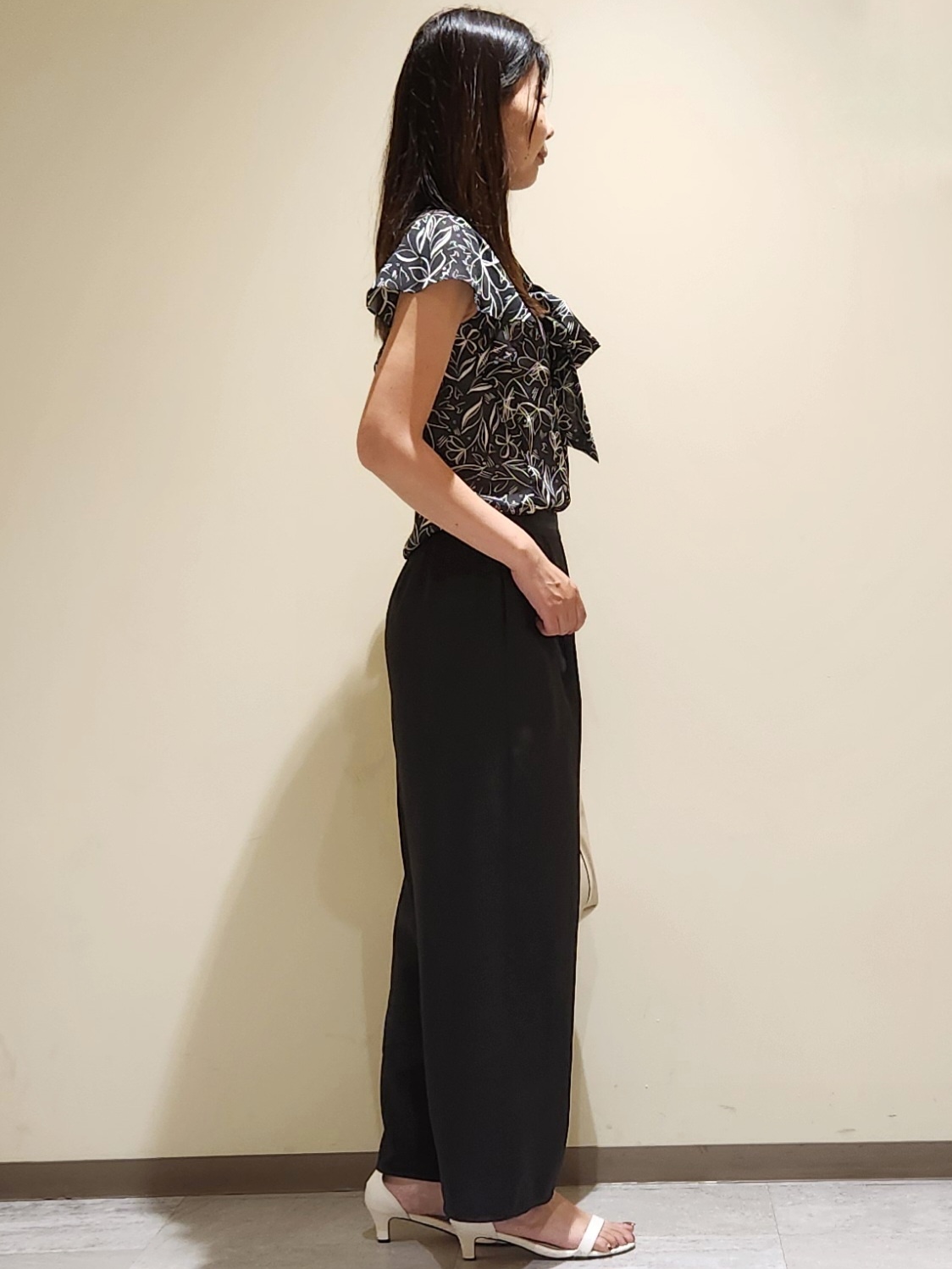 yukaさんの「COUP DE CHANCE｜【手洗い可／日本製】フラワーリボンブラウス」を使ったコーディネート