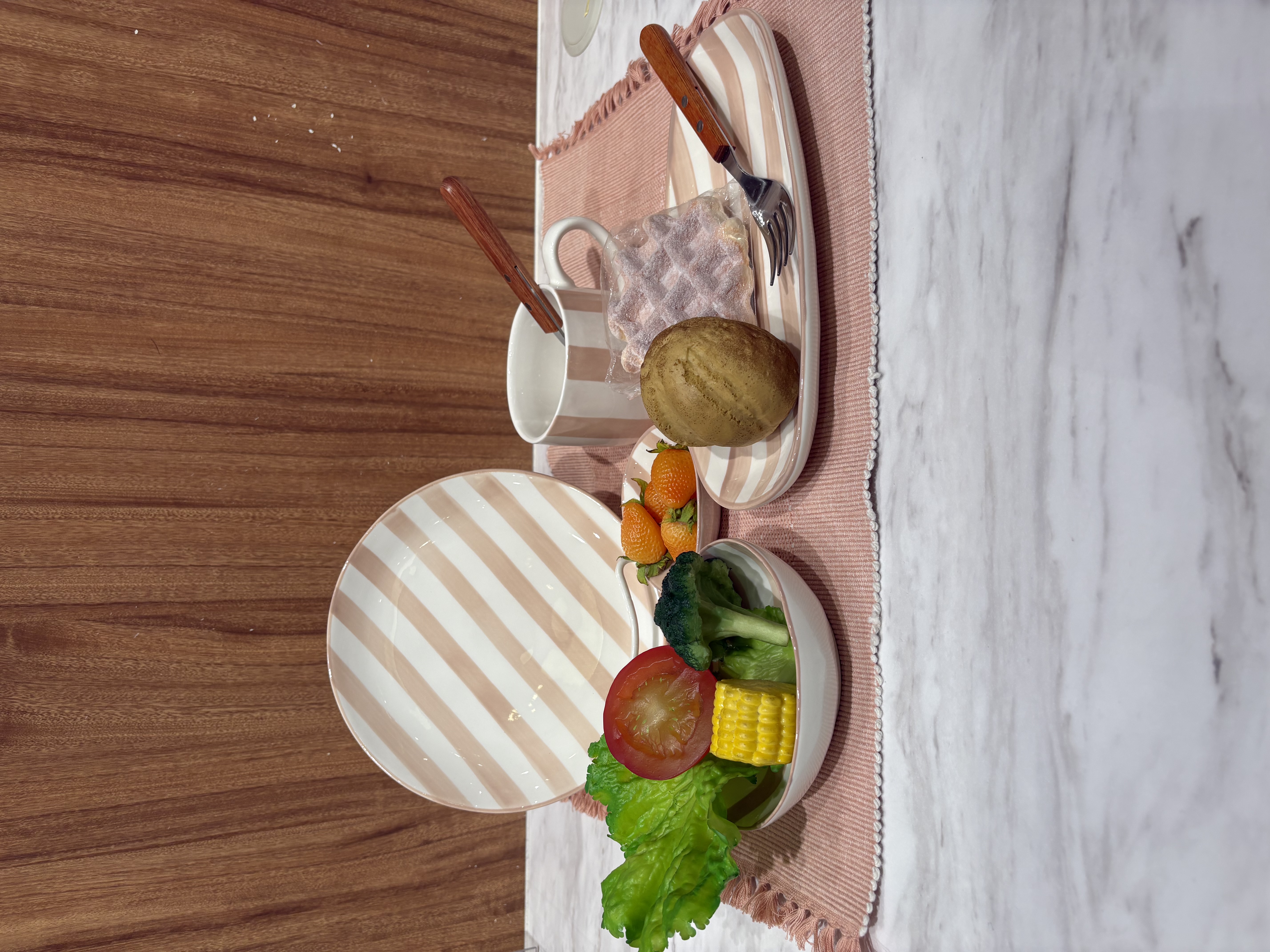 YUKOさんの「212 KITCHEN STORE｜ストライプ ボウル GR」を使ったコーディネート