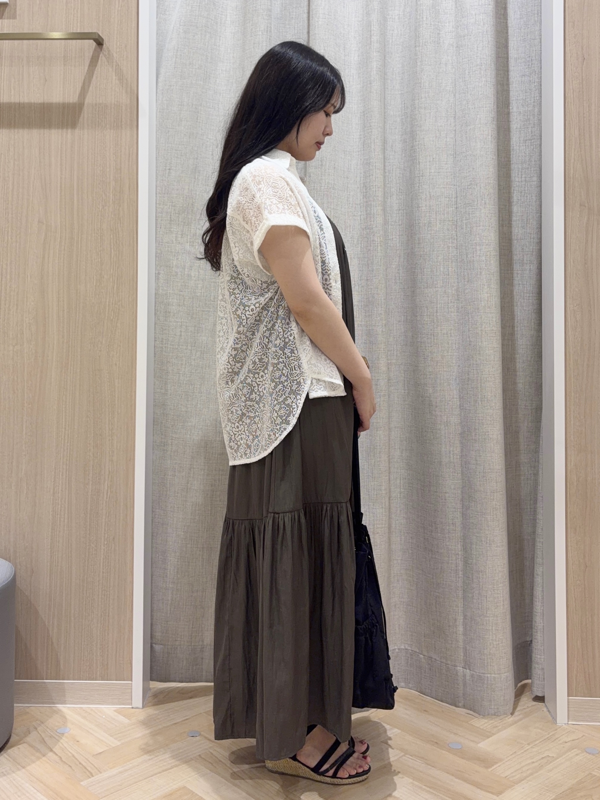 minamiさんの「grove｜【洗える・体型カバー】レースドルマンシャツ」を使ったコーディネート