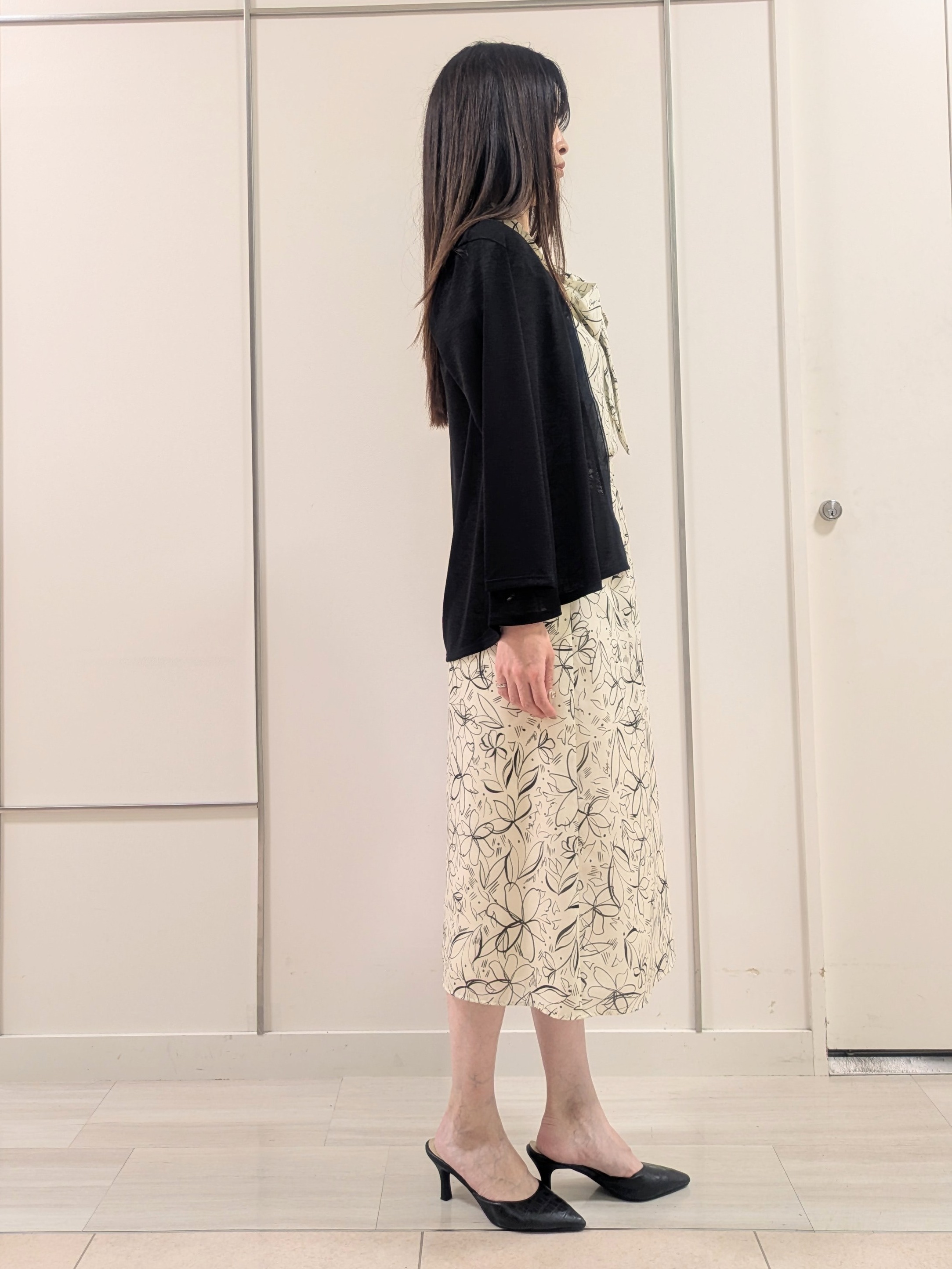 mikiさんの「COUP DE CHANCE｜【手洗い可／日本製】フラワーリボンブラウス」を使ったコーディネート