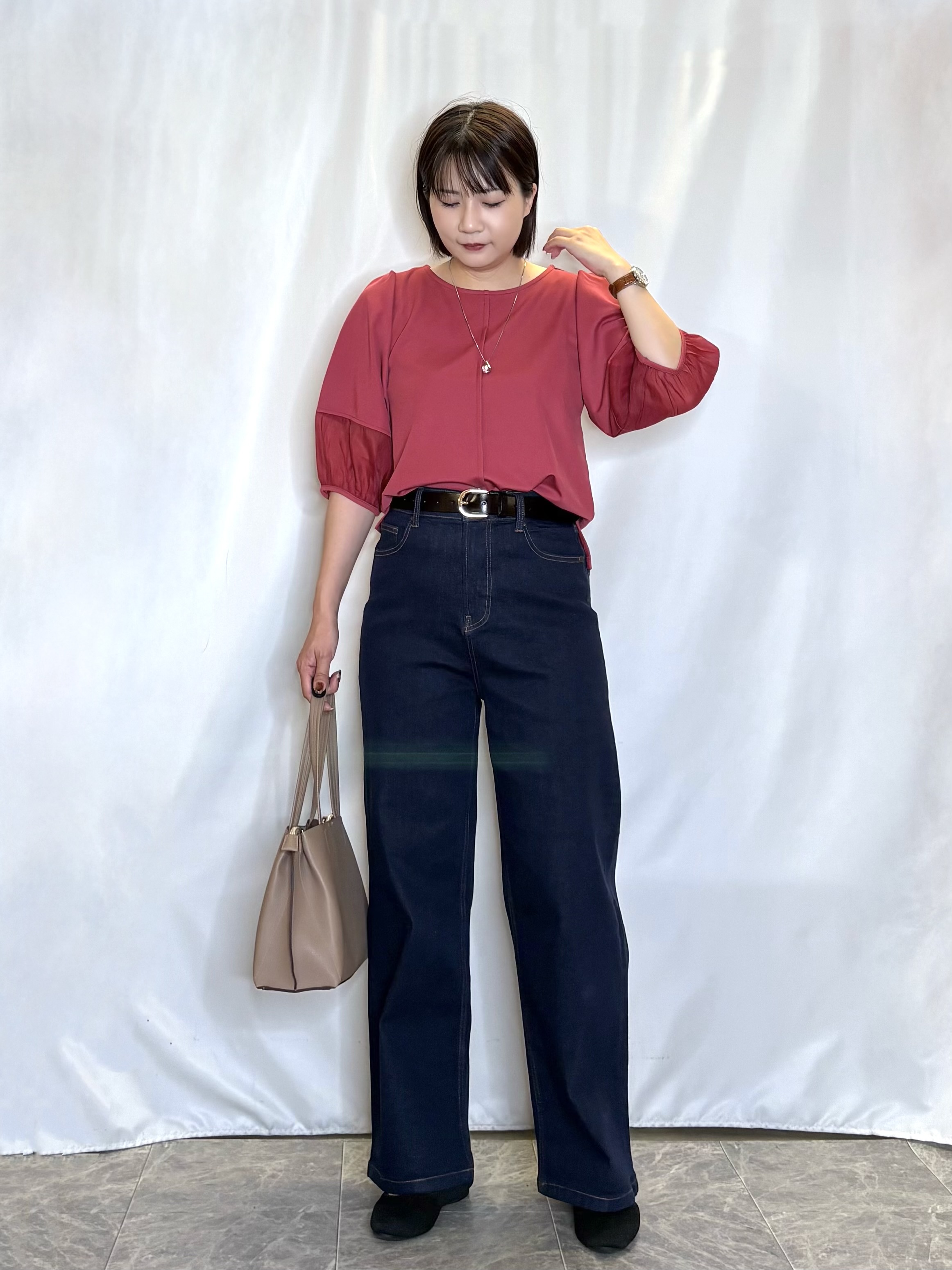 ネリさんの「SHOO･LA･RUE｜【洗濯機可/S-LL】ほんのり透ける 大人のお袖シアー切り替え　ラウンドネックプルオーバー」を使ったコーディネート