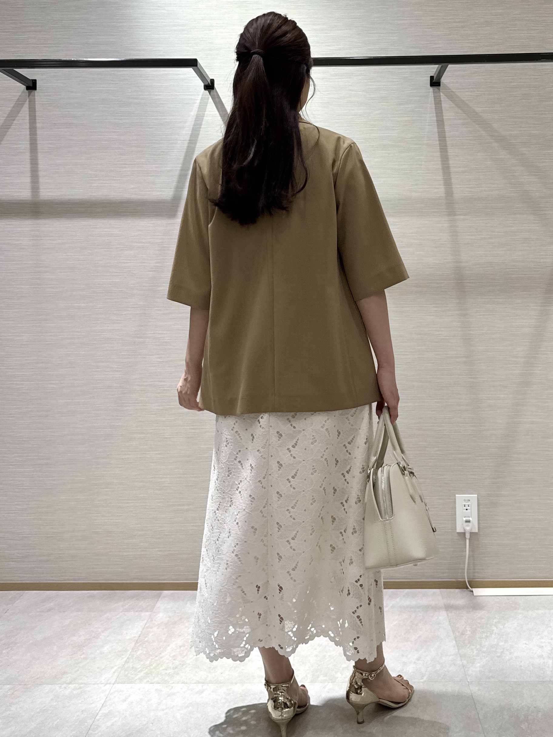 nanaさんの「UNTITLED｜【秋の通勤羽織/セットアップ可/UVカット】エアリークール半袖ジャケット」を使ったコーディネート