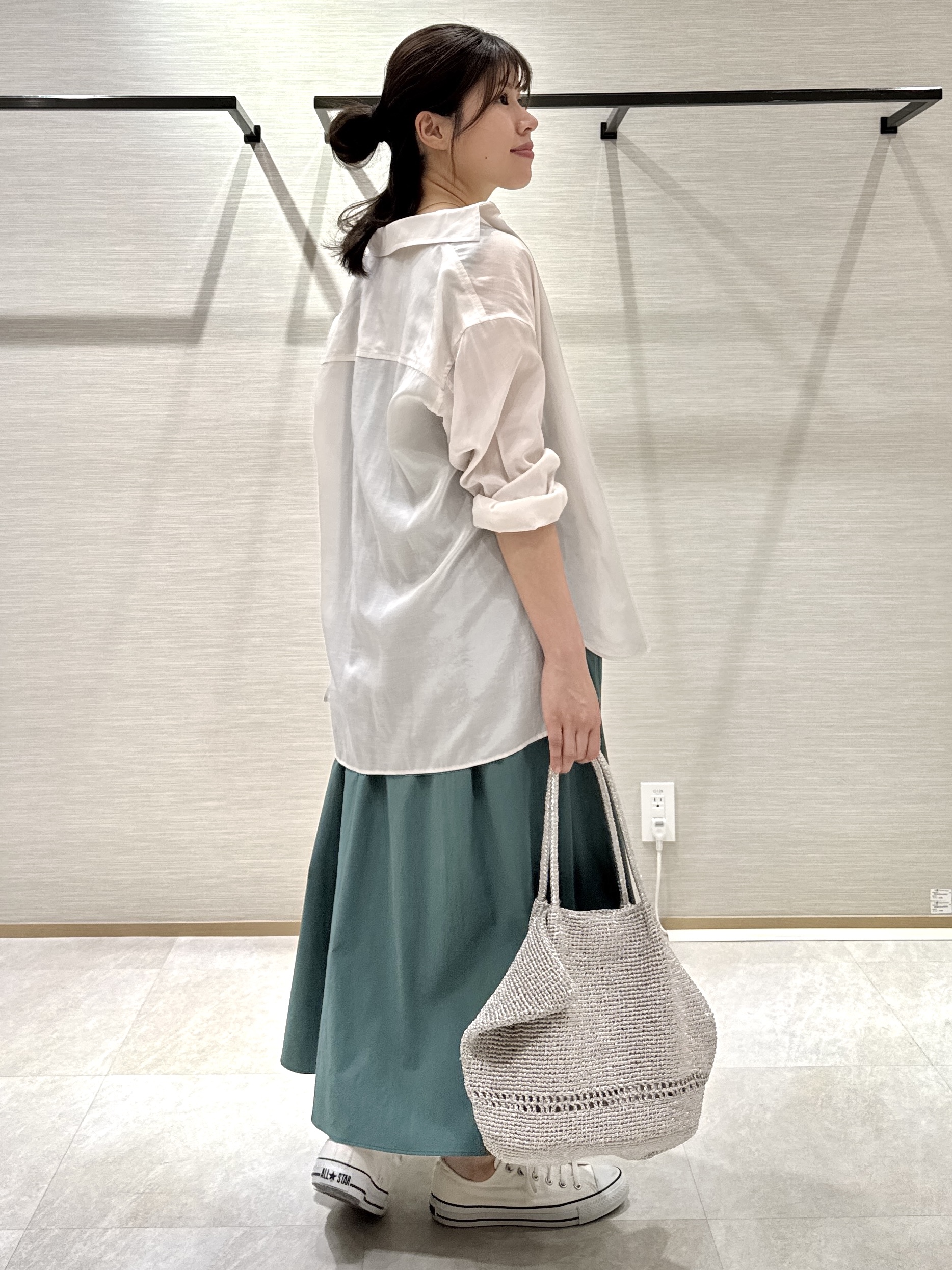 nanaさんの「UNTITLED｜【秋羽織り/肌に張り付きにくい】シルキータッチシアーシャツ」を使ったコーディネート