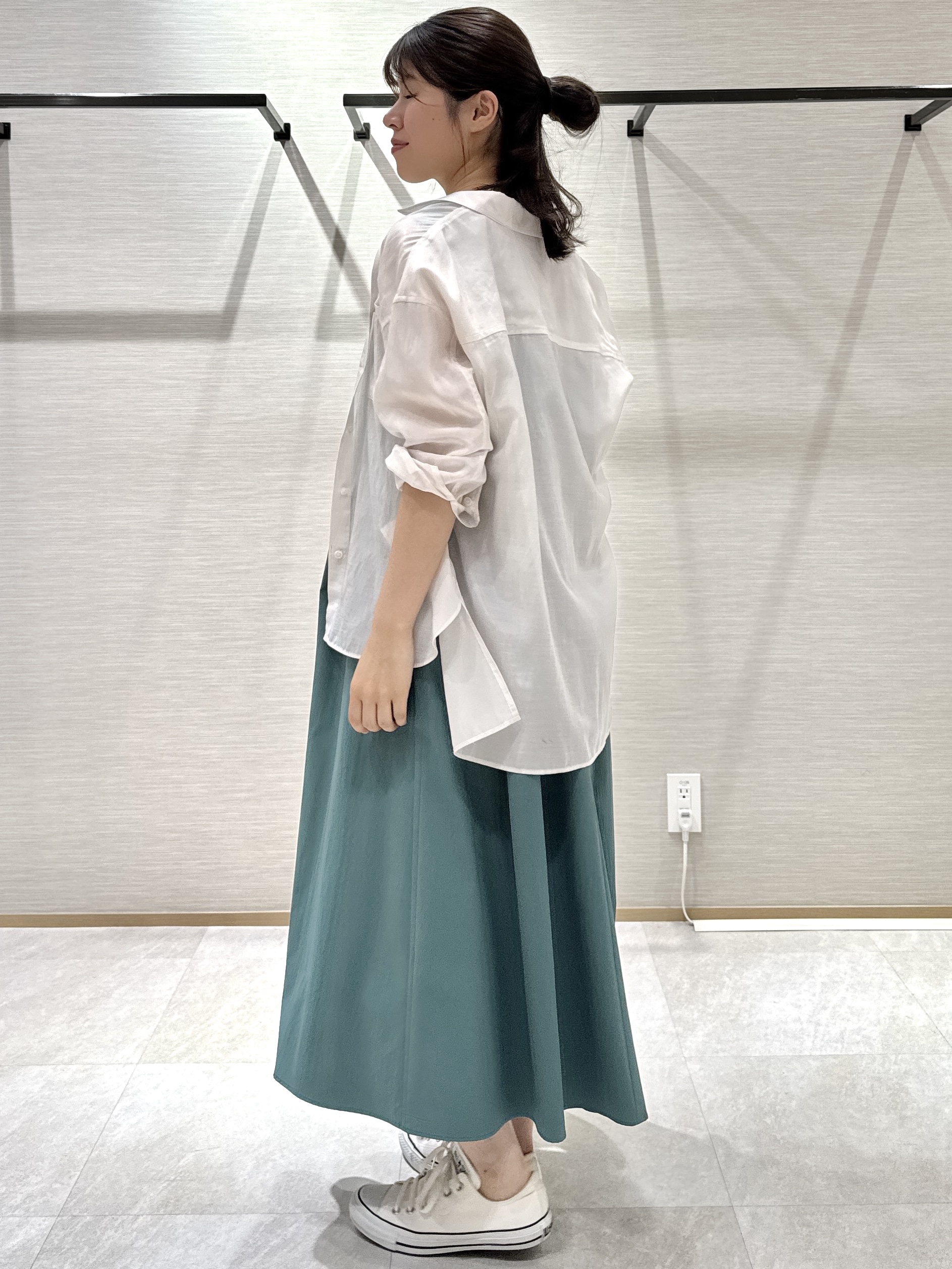 nanaさんの「UNTITLED｜【秋羽織り/肌に張り付きにくい】シルキータッチシアーシャツ」を使ったコーディネート