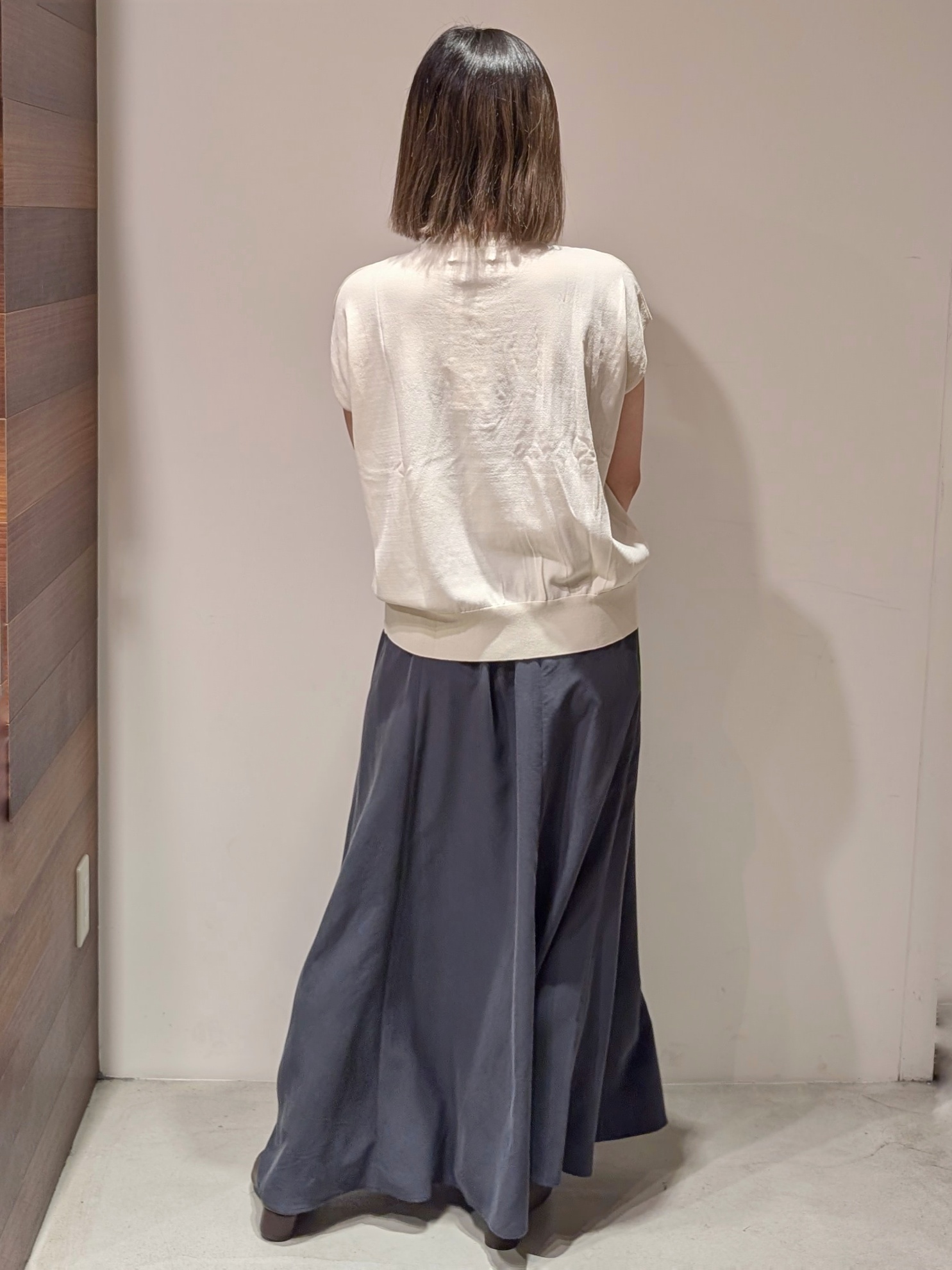 nanさんの「OPAQUE.CLIP｜【UV】フリルフレンチスリーブニット《接触冷感／洗濯機OK》」を使ったコーディネート
