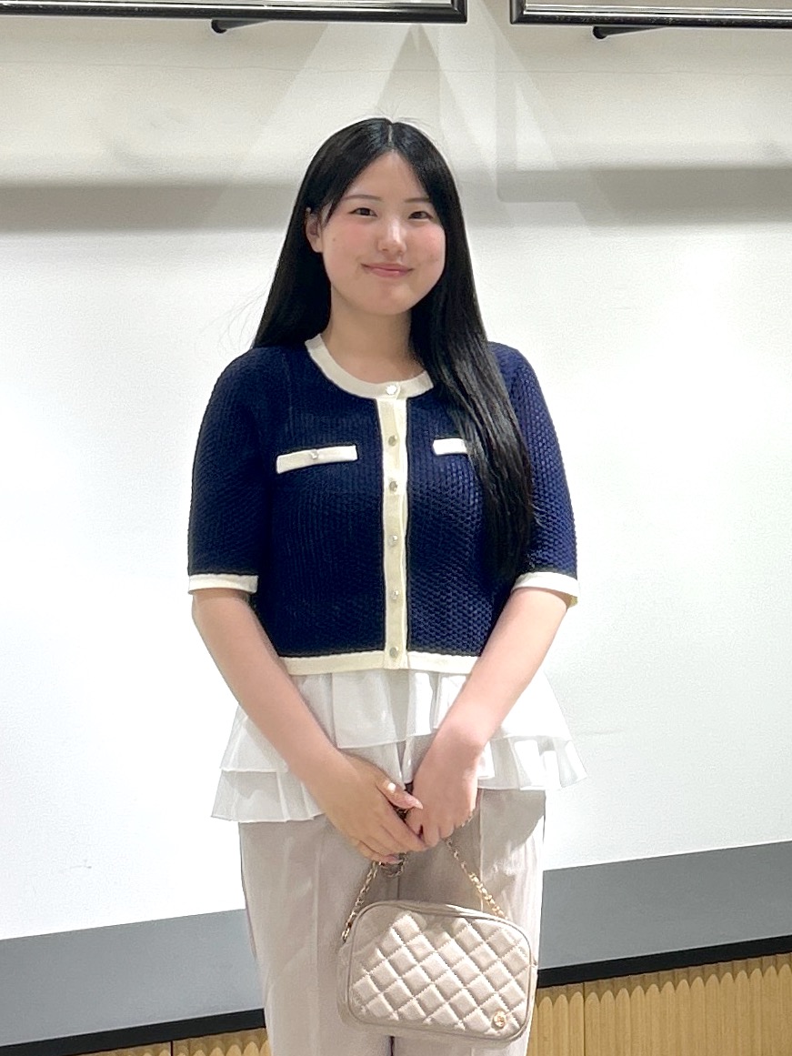 sayaさんの「OPAQUE.CLIP｜【抗ピリング】柄編みニットカーディガン&times;ペプラムキャミセット《洗濯機OK》」を使ったコーディネート