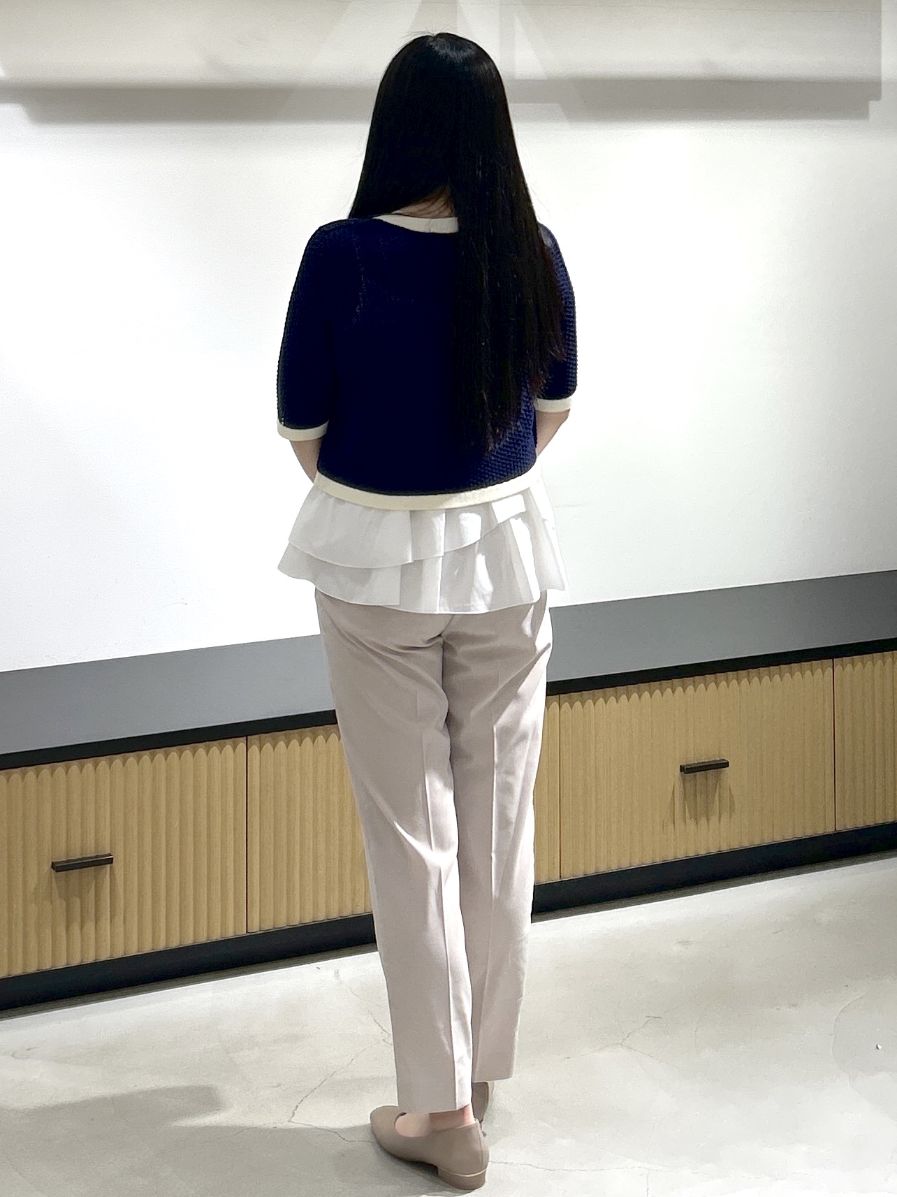 sayaさんの「OPAQUE.CLIP｜【抗ピリング】柄編みニットカーディガン&times;ペプラムキャミセット《洗濯機OK》」を使ったコーディネート