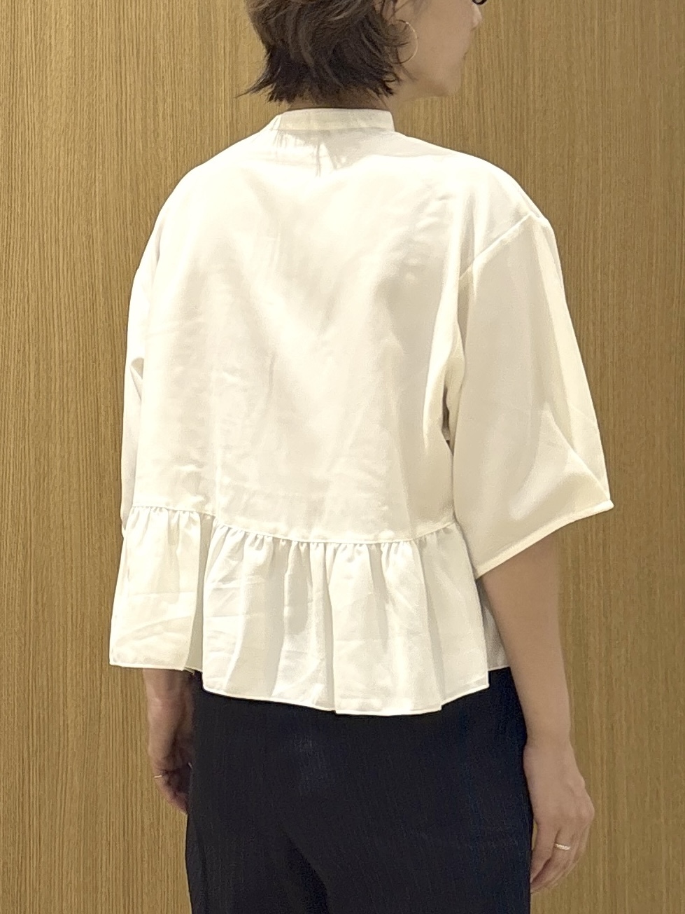 たけねぇさんの「OPAQUE.CLIP｜【UV／接触冷感／吸水速乾】フリルペプラムブラウス《防シワ／洗濯機OK》」を使ったコーディネート