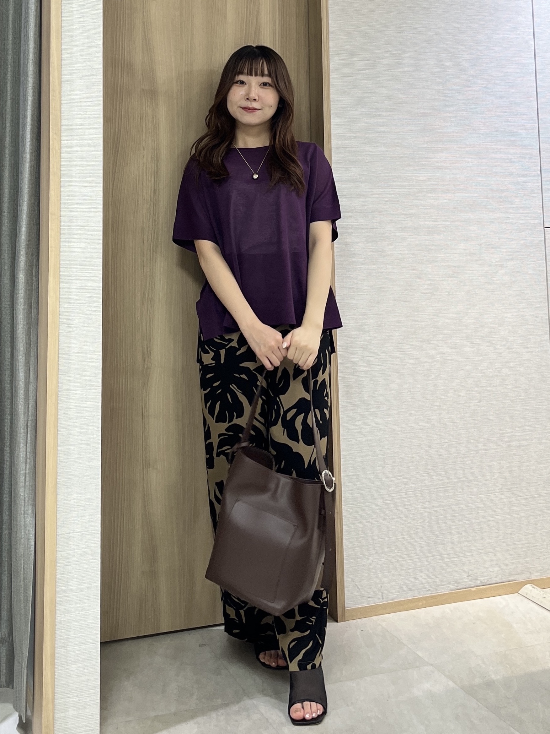 KAHOさんの「UNTITLED｜【アンサンブル可/品のある透け感】Tシャツ風ニットトップス」を使ったコーディネート