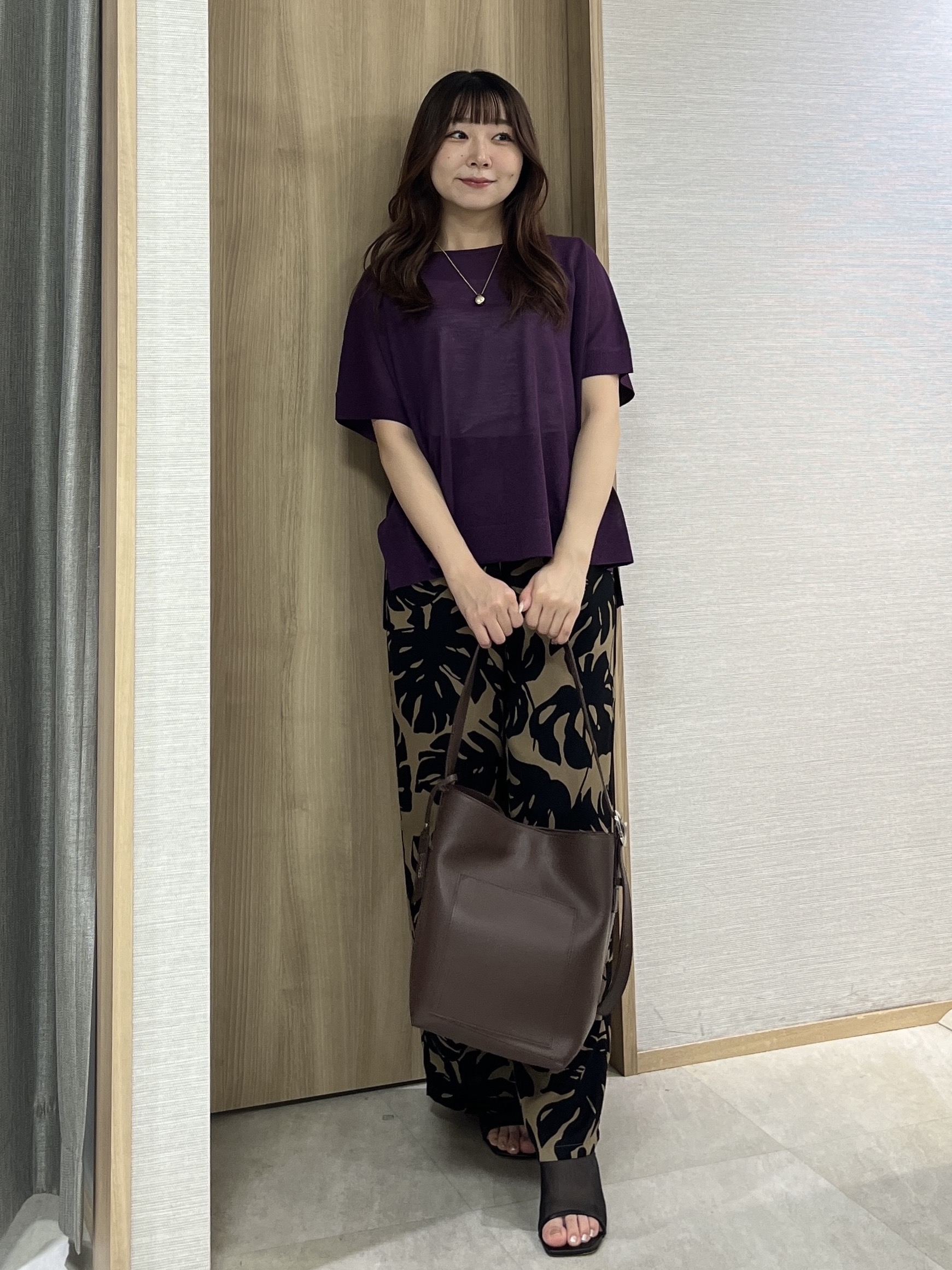 KAHOさんの「UNTITLED｜【アンサンブル可/品のある透け感】Tシャツ風ニットトップス」を使ったコーディネート