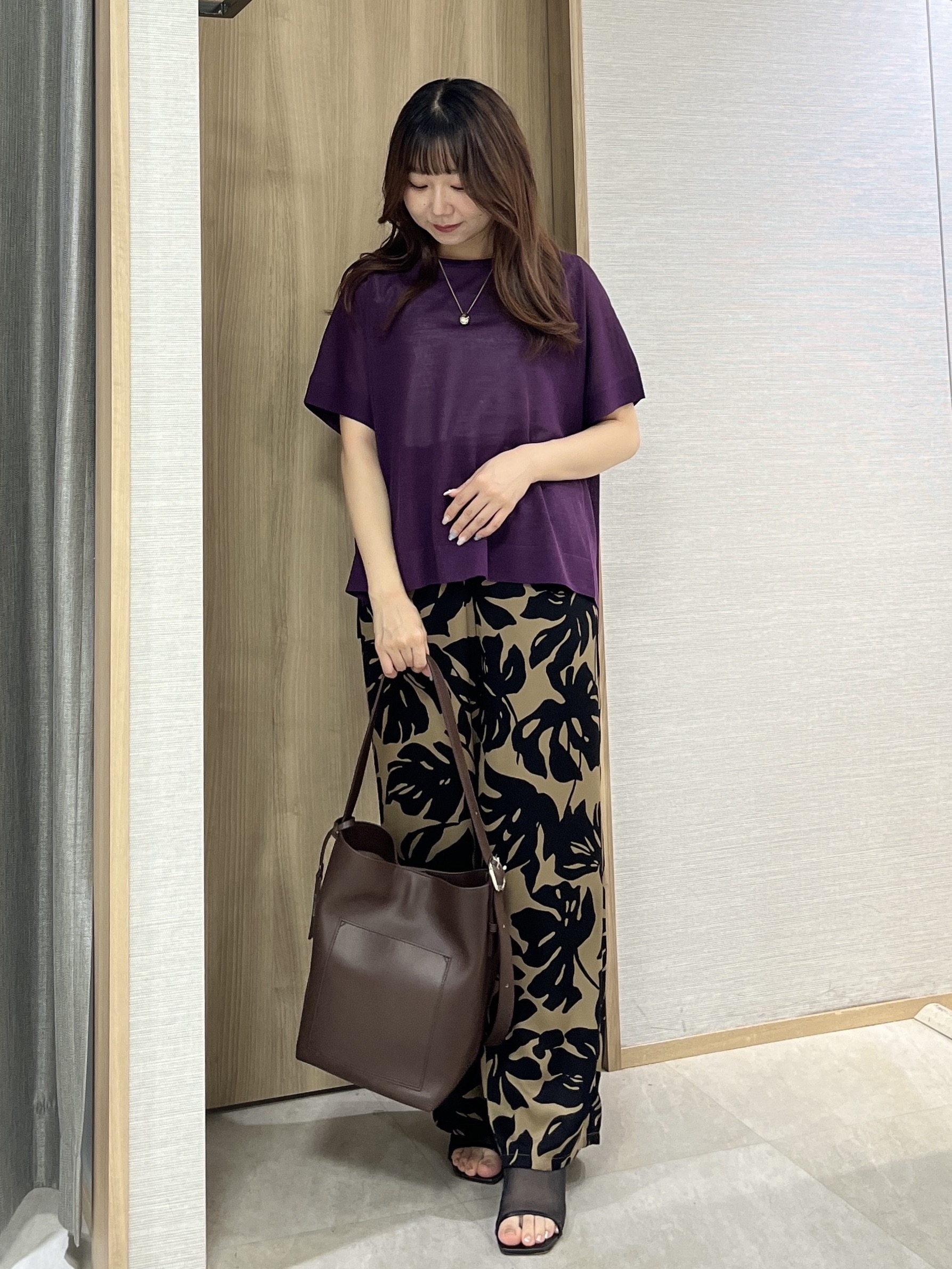 KAHOさんの「UNTITLED｜【アンサンブル可/品のある透け感】Tシャツ風ニットトップス」を使ったコーディネート