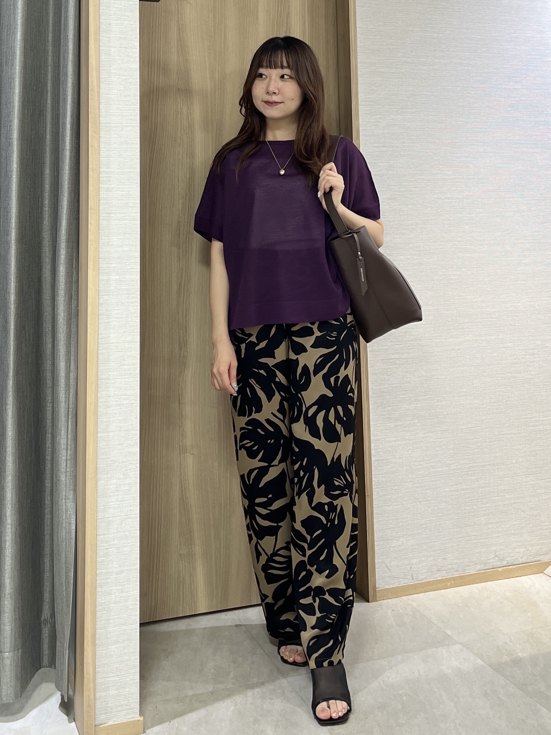 KAHOさんの「UNTITLED｜【アンサンブル可/品のある透け感】Tシャツ風ニットトップス」を使ったコーディネート