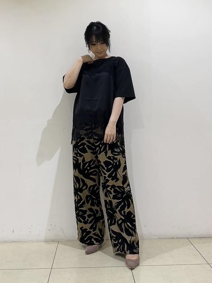 watanabeさんの「UNTITLED｜【ウエストゴム/秋映え】リーフプリントワイドパンツ」を使ったコーディネート