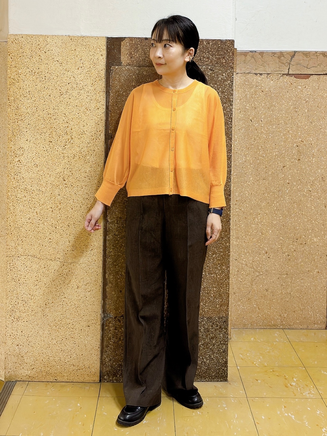 hattoriさんの「INDIVI｜【洗える／UVケア】リネン風チェックストレートパンツ」を使ったコーディネート