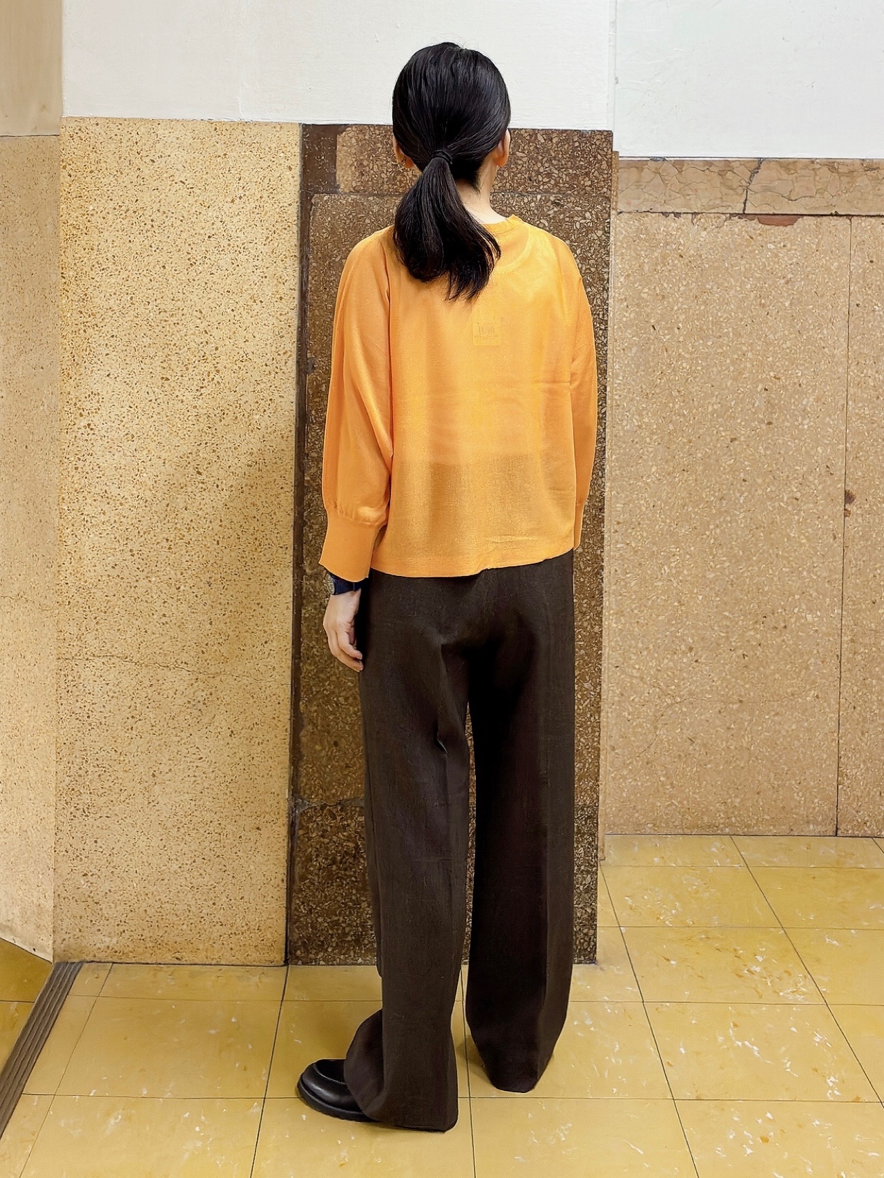 hattoriさんの「INDIVI｜【洗える／UVケア】リネン風チェックストレートパンツ」を使ったコーディネート