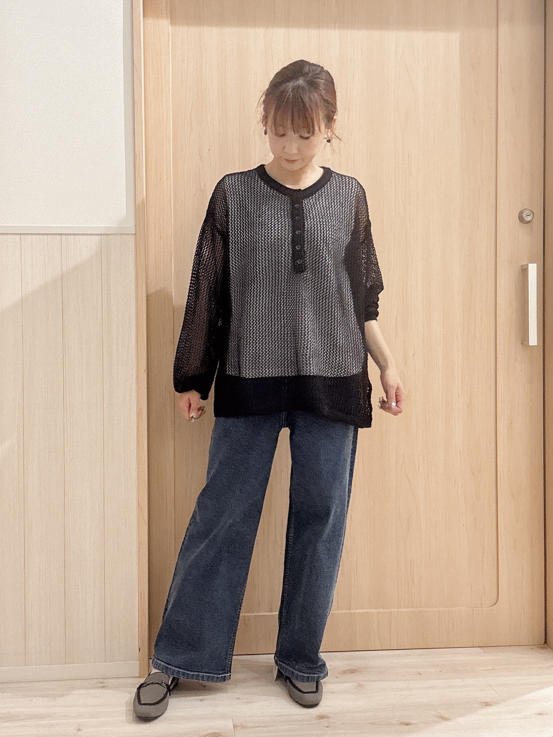 モカさんの「SHOO･LA･RUE｜【2点セット/洗濯機可/S-LL】ヘンリーネックメッシュニット+タンクトップセット」を使ったコーディネート