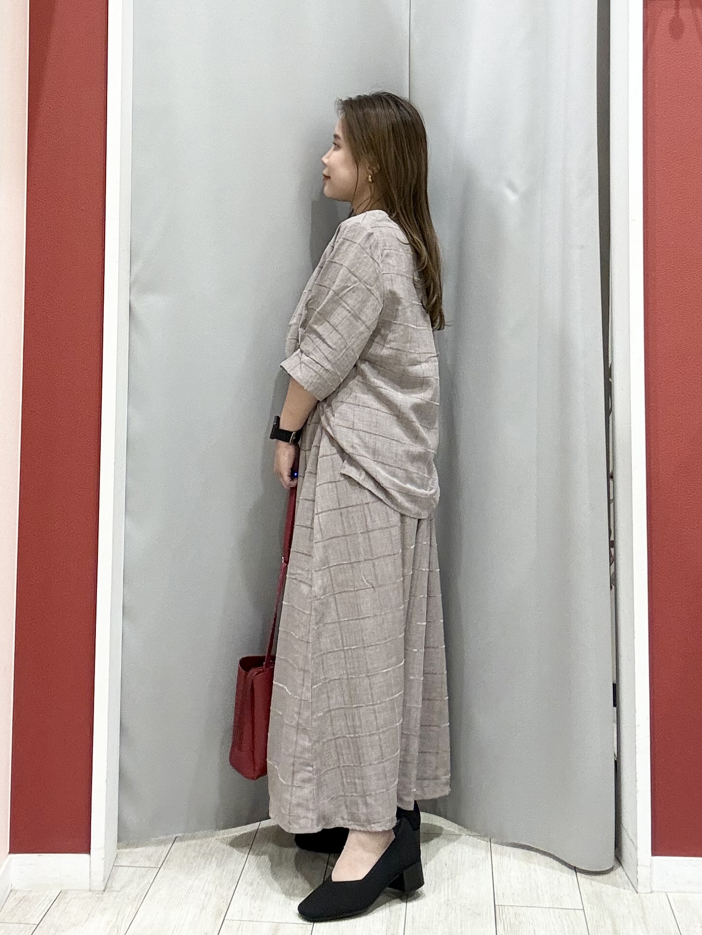 shioさんの「SHOO･LA･RUE｜【セットアップ可/S-LL】夏でも感じられる秋気分 モールチェックタックスリーブ ブラウス」を使ったコーディネート