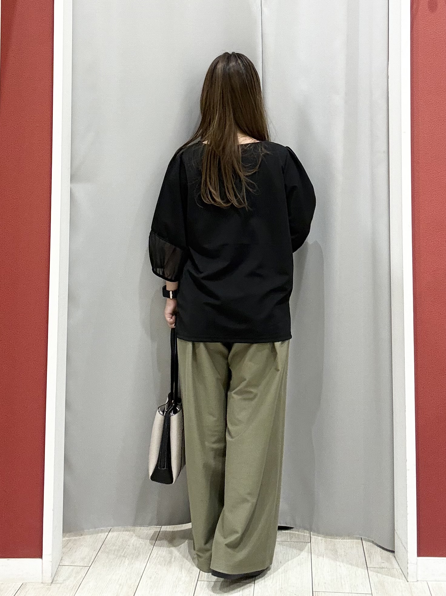 shioさんの「SHOO･LA･RUE｜【洗濯機可/S-LL】ほんのり透ける 大人のお袖シアー切り替え　ラウンドネックプルオーバー」を使ったコーディネート