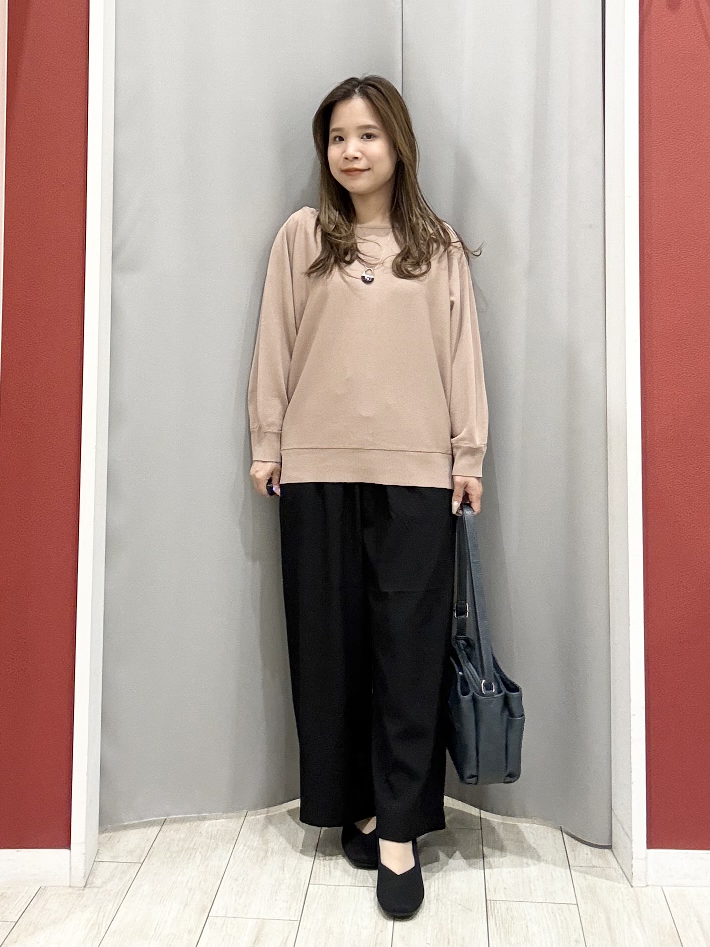 shioさんの「SHOO･LA･RUE｜【洗濯機可】軽やかさらタッチ インせず着られる すっきり見えドルマンニット」を使ったコーディネート