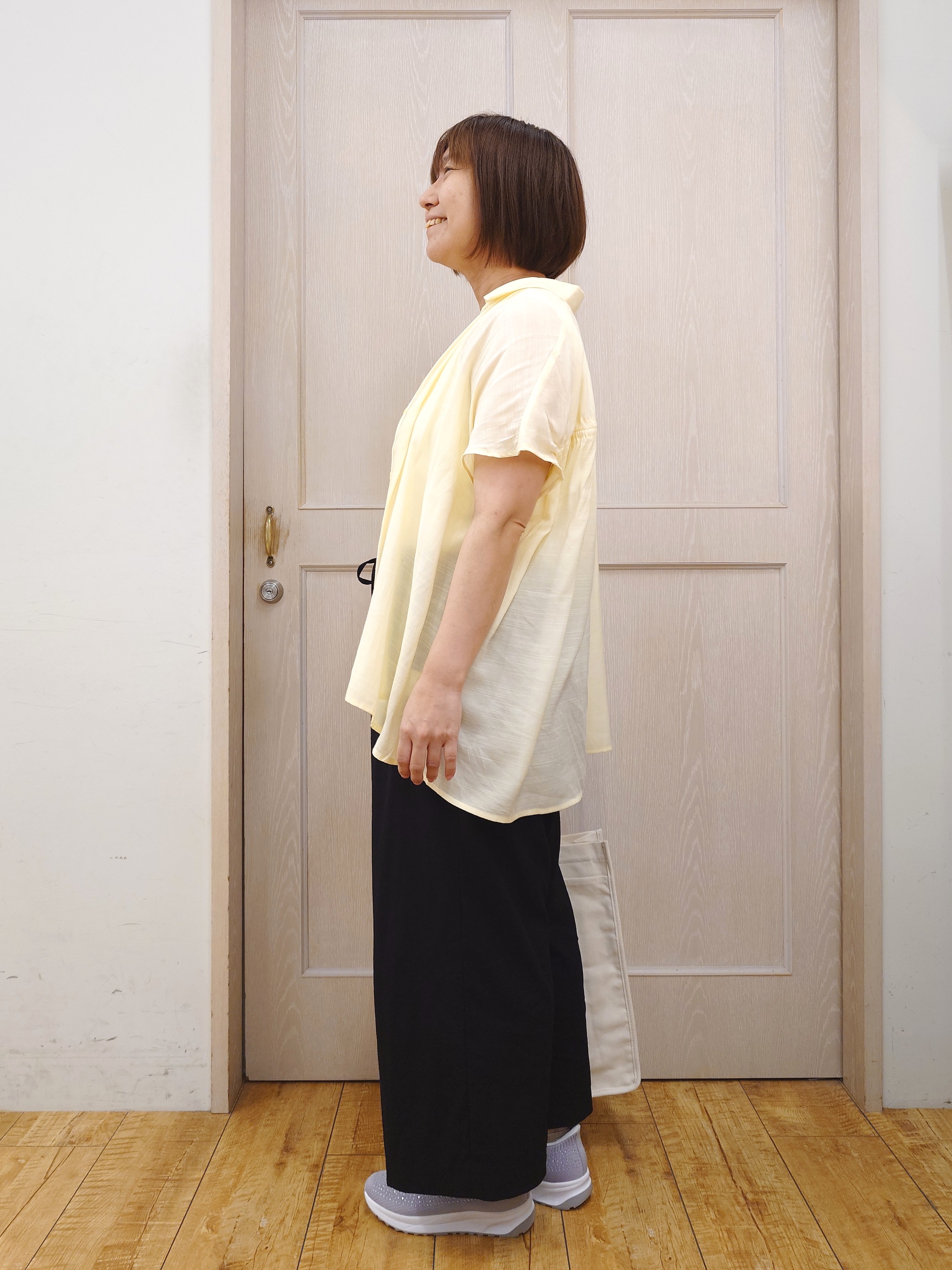 とろろさんの「SHOO･LA･RUE｜【UV/洗濯機可】ほんのりシアーで上品な バックギャザーブラウス」を使ったコーディネート