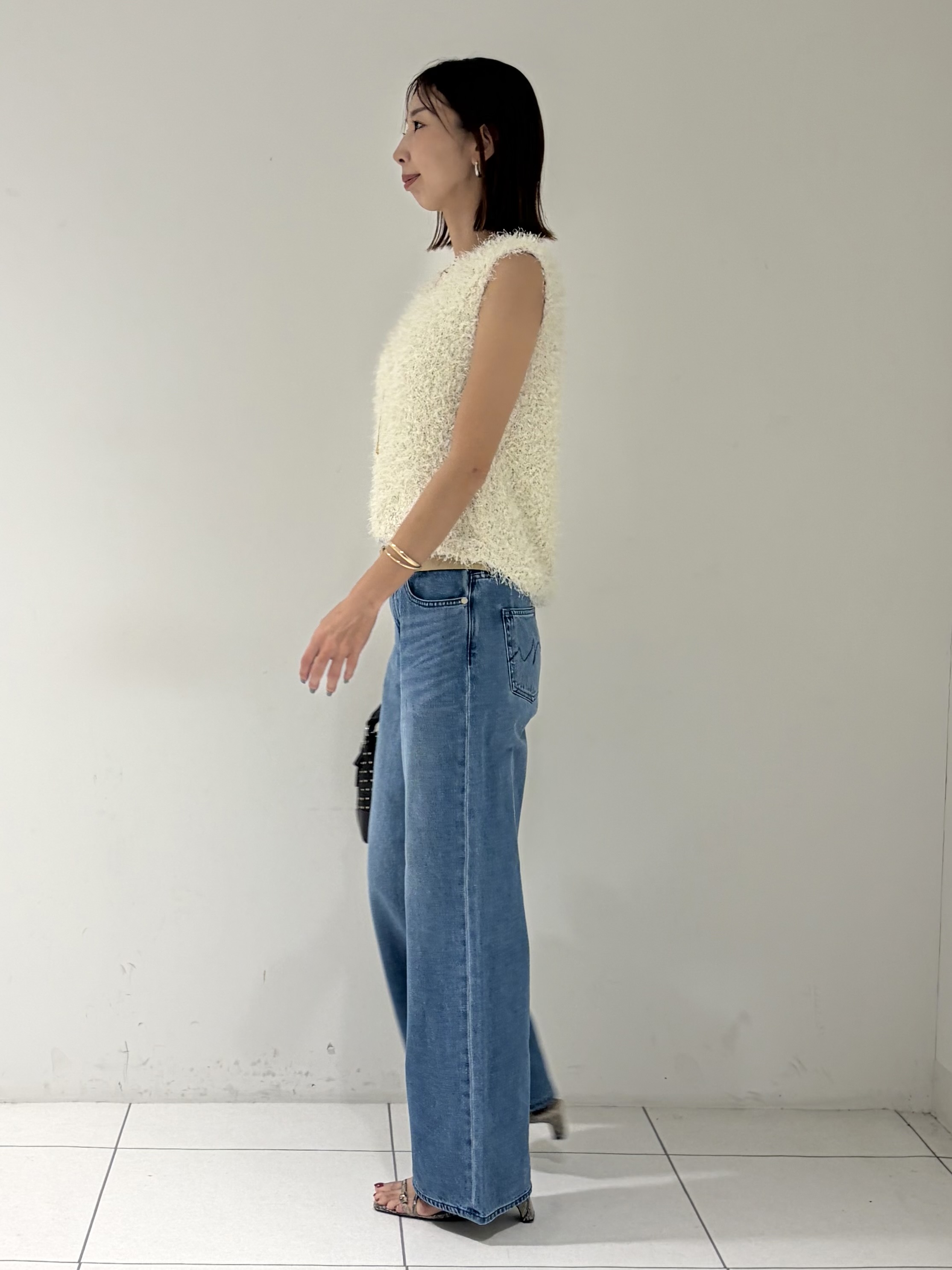 shioriさんの「INDIVI｜【洗える】ファンシーヤーンVネックニットベスト」を使ったコーディネート