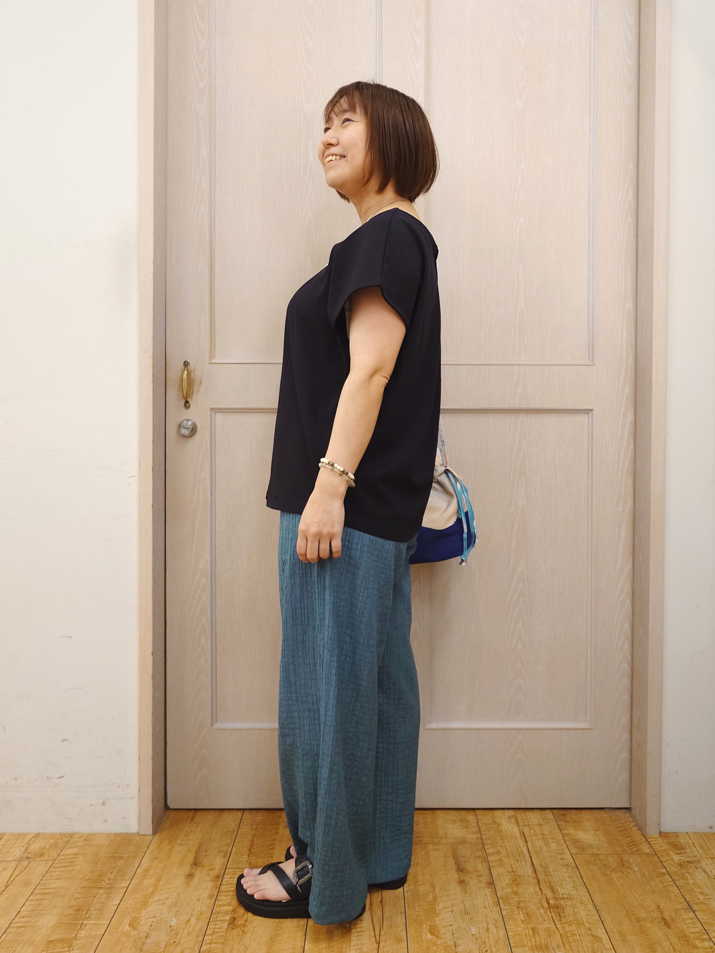 とろろさんの「SHOO･LA･RUE｜【前後2WAY/S-LL/洗濯機可】楽に着られて好印象 やわらかトップス」を使ったコーディネート