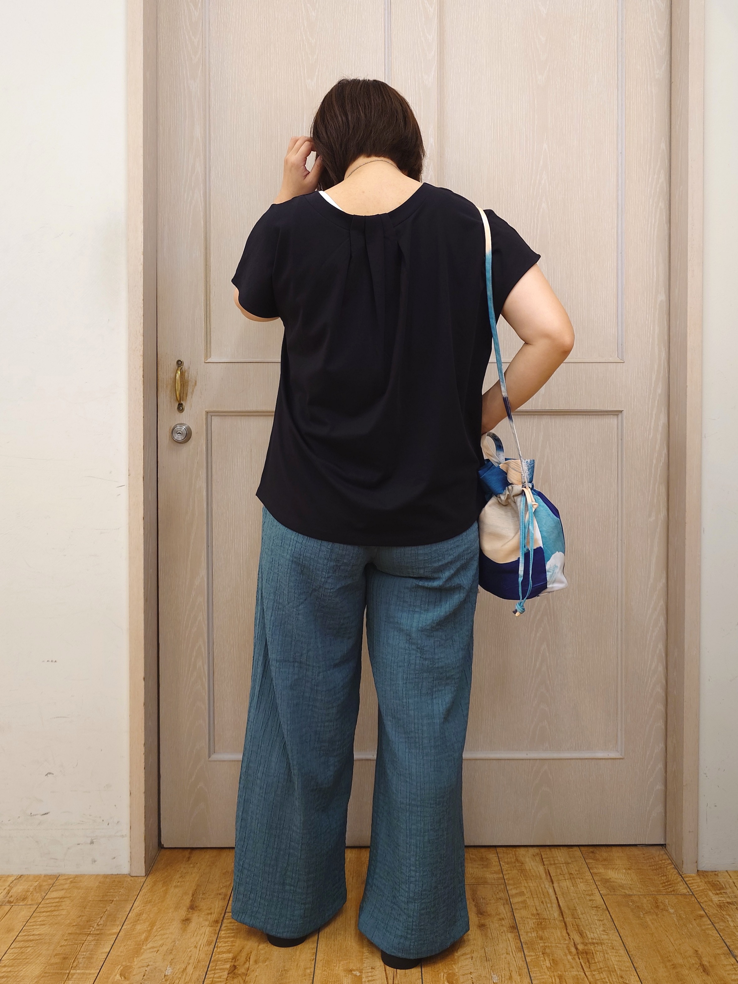とろろさんの「SHOO･LA･RUE｜【前後2WAY/S-LL/洗濯機可】楽に着られて好印象 やわらかトップス」を使ったコーディネート