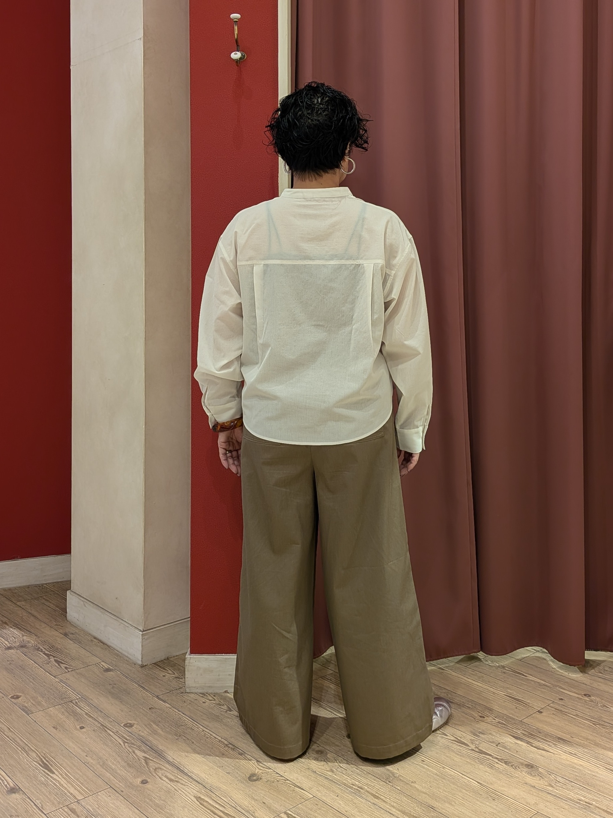 cameさんの「SHOO･LA･RUE｜【通気性〇/S-LL/洗濯機可】さらりと心地よい。ノーカラーシャツ」を使ったコーディネート