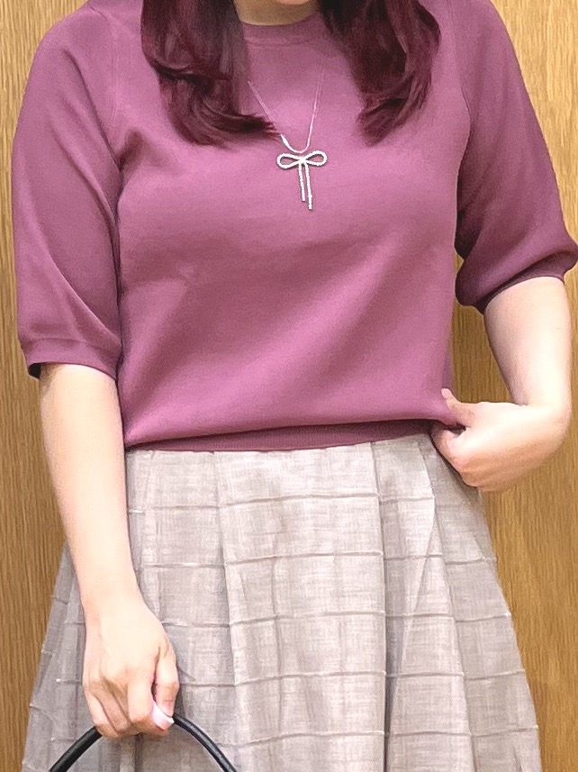 ゆっきーさんの「SHOO･LA･RUE｜【ガンガン洗える/毛玉になりにくい】二の腕見せない 5分袖ニット」を使ったコーディネート