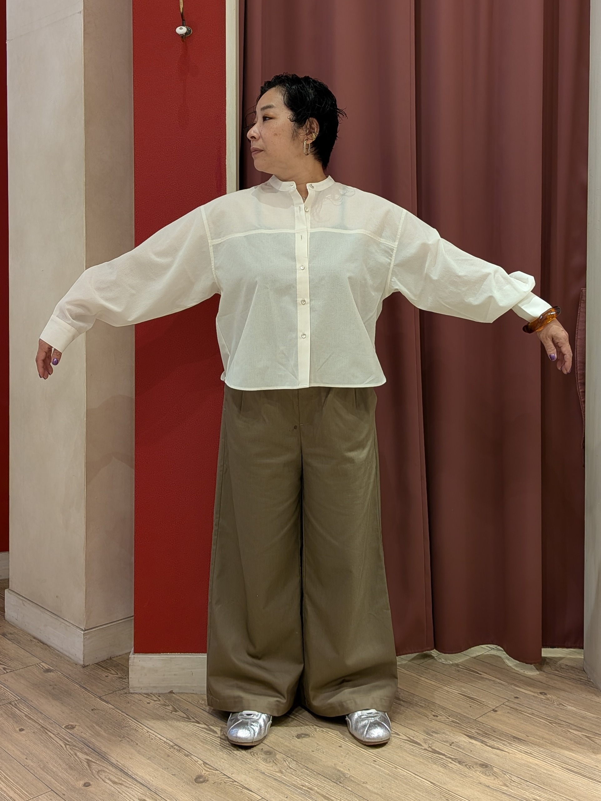 cameさんの「SHOO･LA･RUE｜【通気性〇/S-LL/洗濯機可】さらりと心地よい。ノーカラーシャツ」を使ったコーディネート