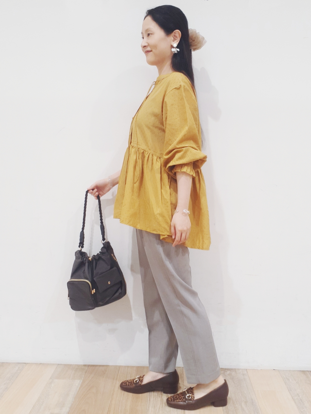 にこさんの「grove｜【防しわ/S-3L】美しいシルエットが続く テーパードパンツ」を使ったコーディネート