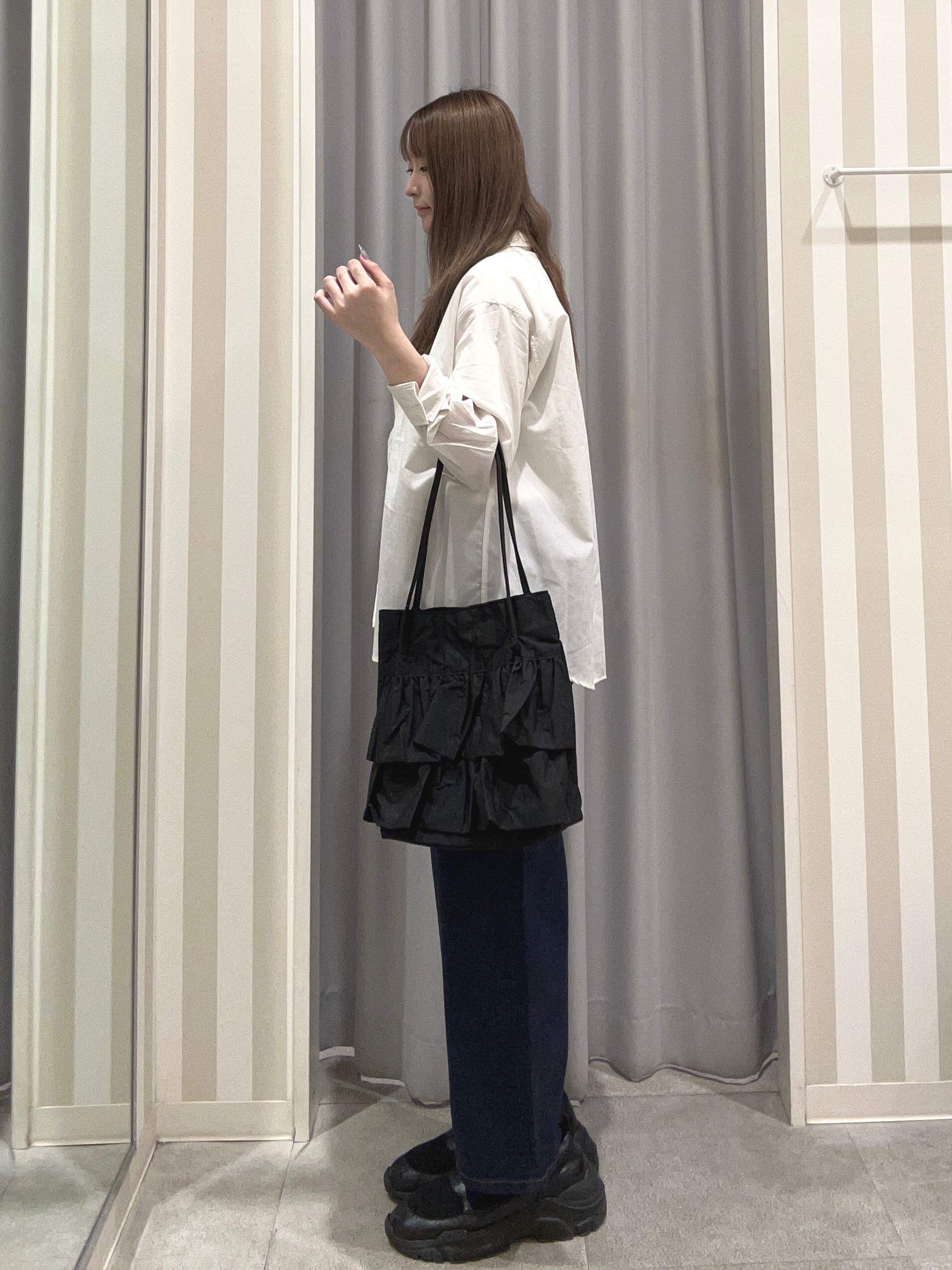 美空さんの「SHOO･LA･RUE｜【通気性〇/S-LL/洗濯機可】大人のきちんとベーシックシャツ」を使ったコーディネート