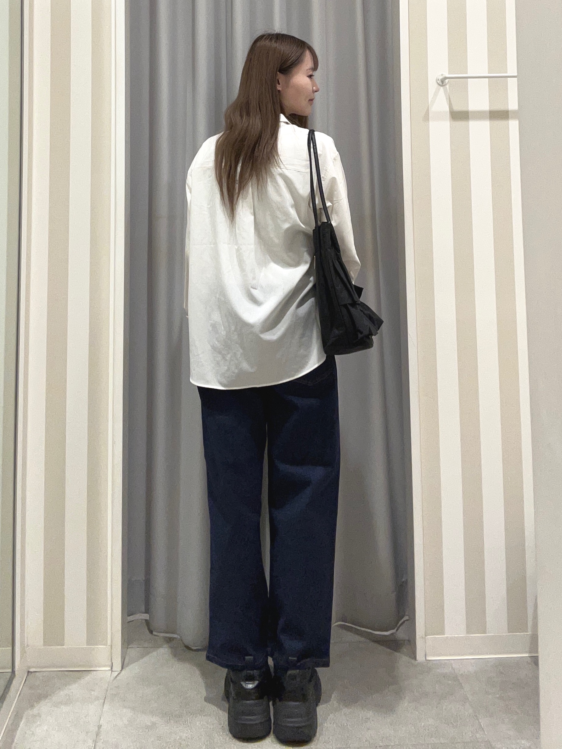 美空さんの「SHOO･LA･RUE｜【通気性〇/S-LL/洗濯機可】大人のきちんとベーシックシャツ」を使ったコーディネート