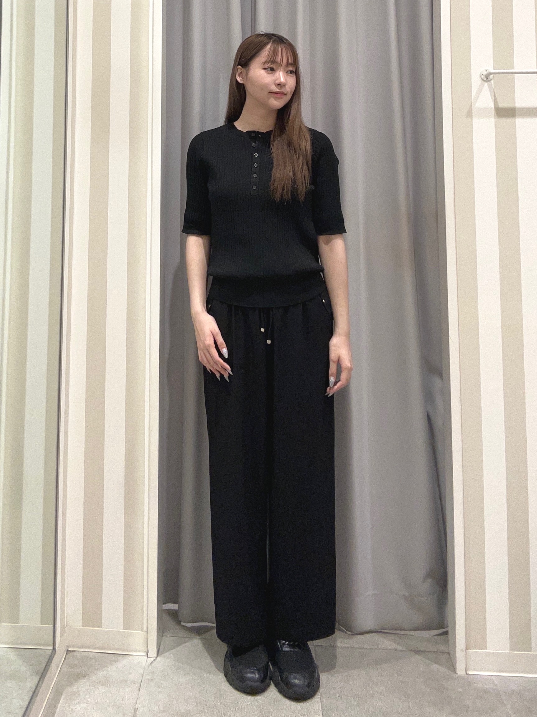 美空さんの「SHOO･LA･RUE｜【S-LL/洗濯機可】二の腕隠せる ヘンリーネック5分袖リブニット」を使ったコーディネート