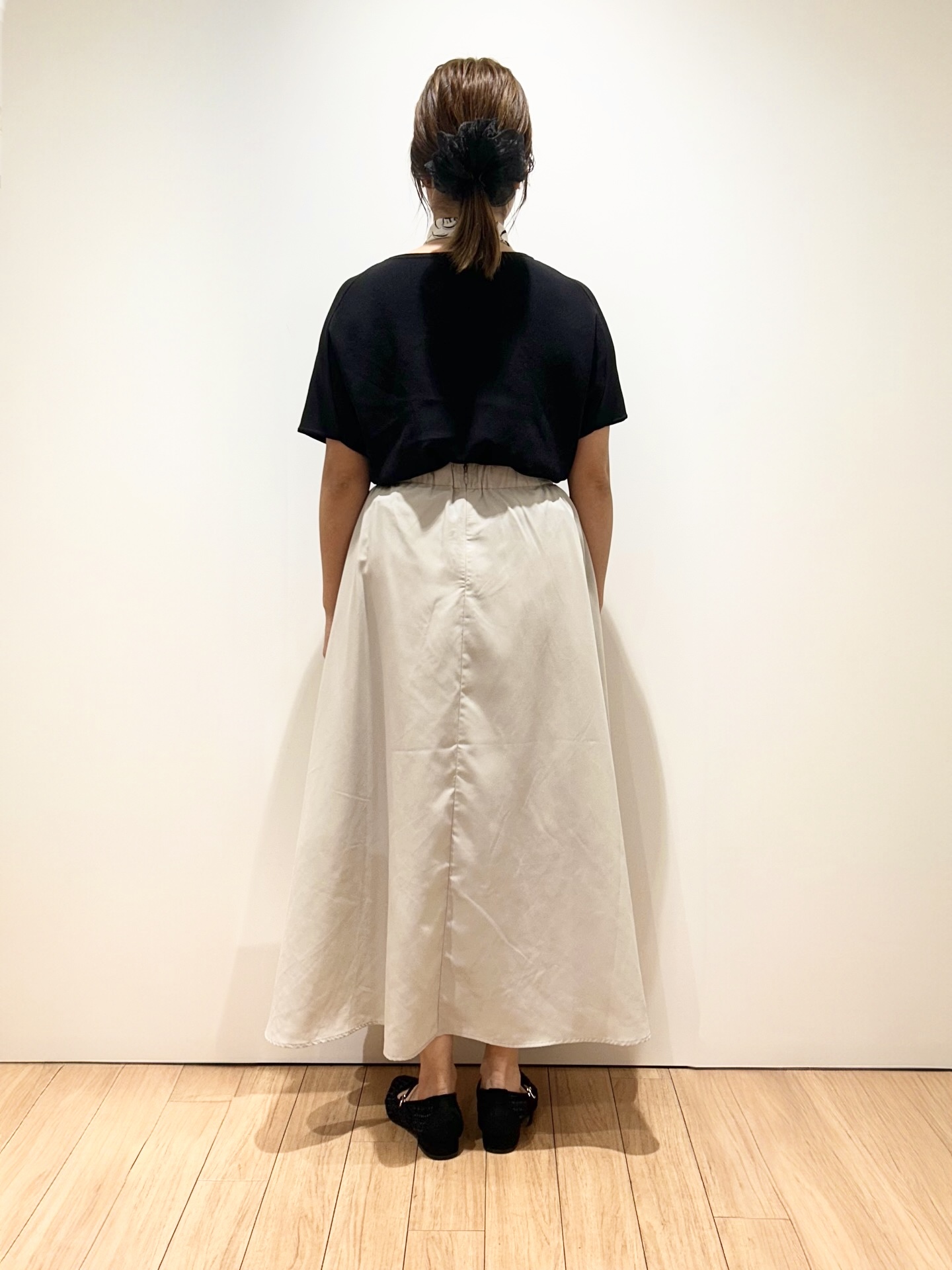 shihoさんの「grove｜【シリーズ累計36万枚！名品ニット】やわらかドライタッチ ドルマンニット」を使ったコーディネート