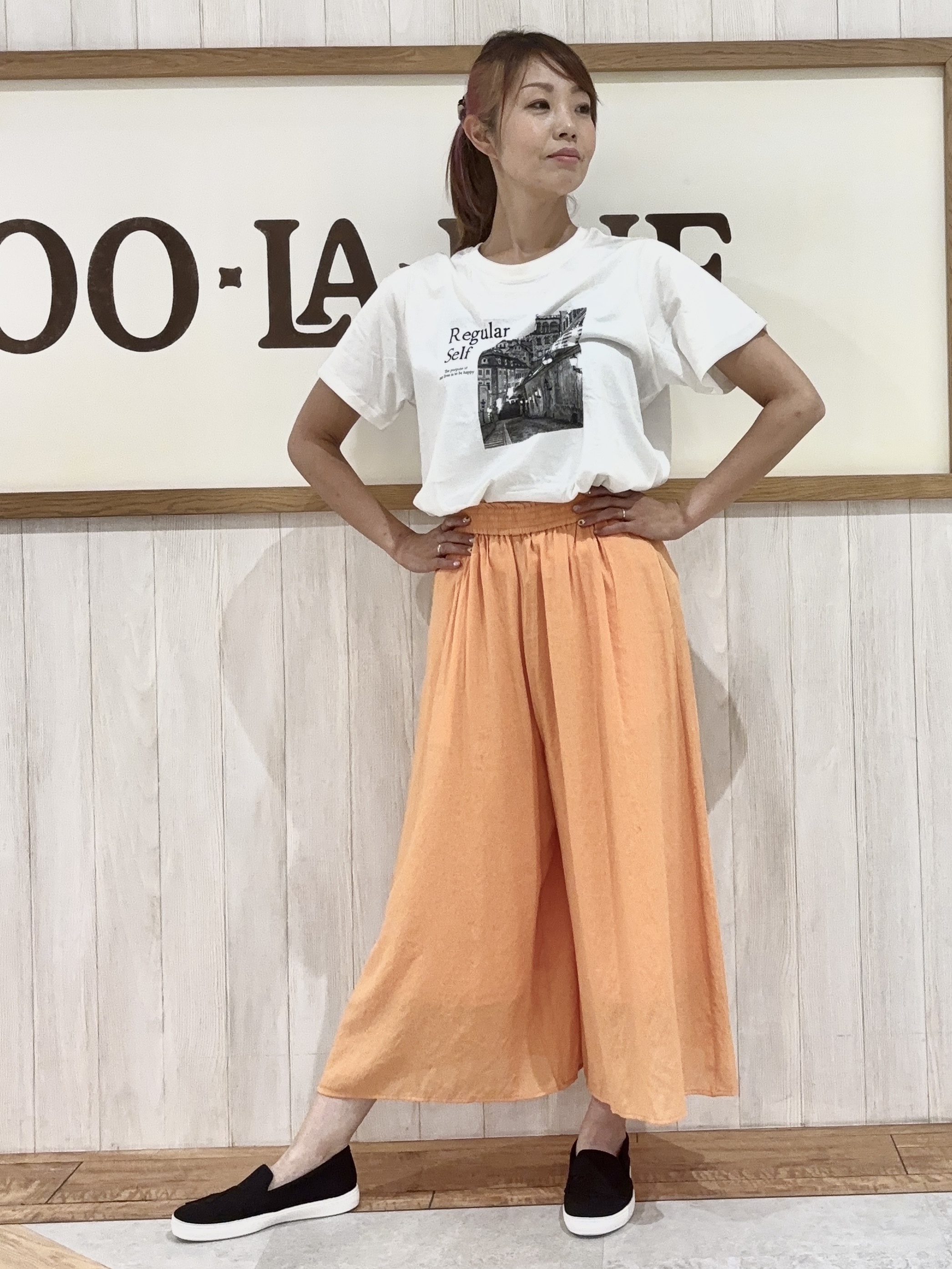 みきぽんさんの「SHOO･LA･RUE｜【洗濯後しわになりにくい/体型カバー】二の腕も隠せる　お袖ロールアップ半袖シャツ」を使ったコーディネート