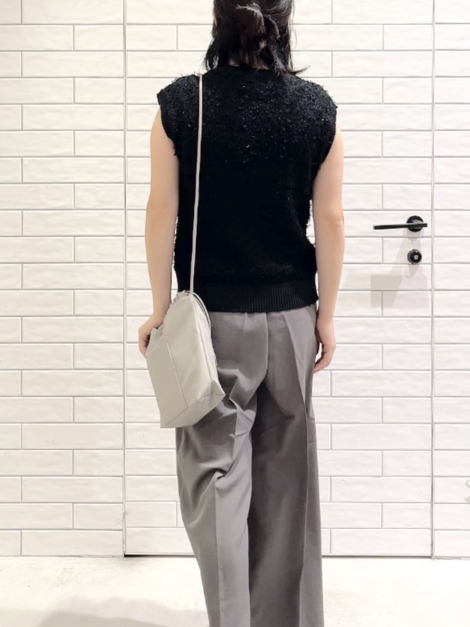 しおりさんの「OPAQUE.CLIP｜ラメテープヤーンニット【洗濯機OK】」を使ったコーディネート