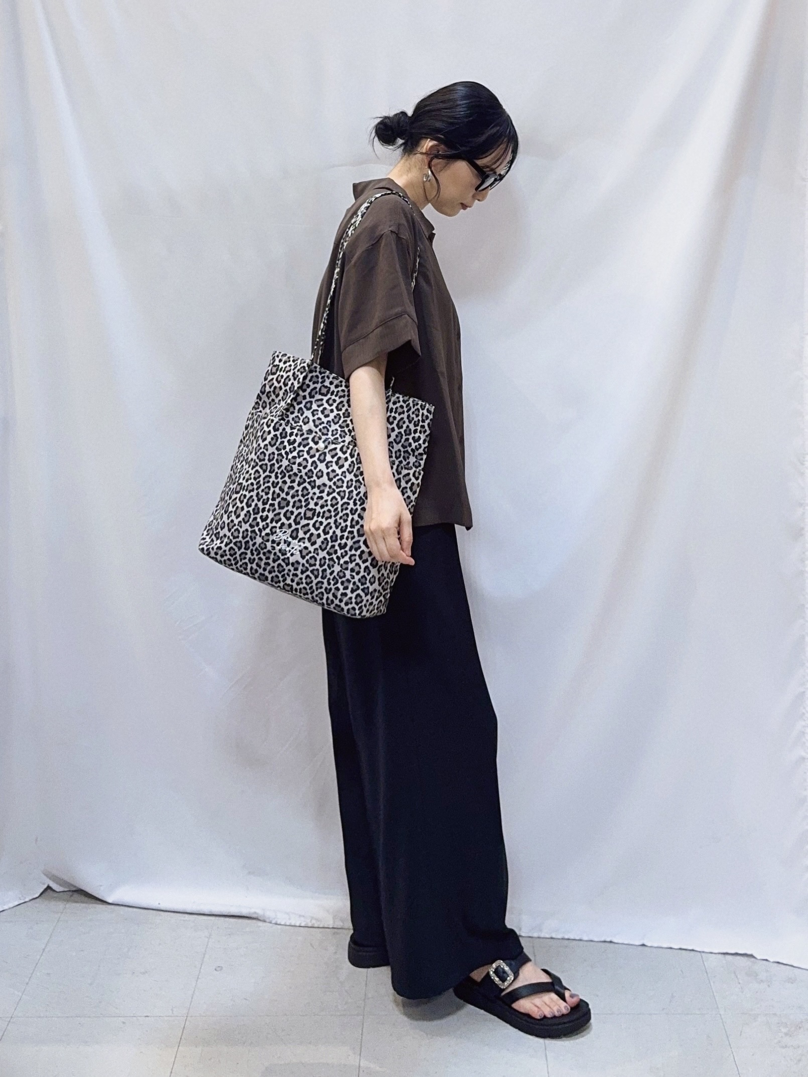𝐇𝐢𝐫𝐨𝐦𝐢さんの「SHOO･LA･RUE｜【通気性〇/UV/S-LL】洗濯後しわになりにくい とろみストライプシャツ」を使ったコーディネート