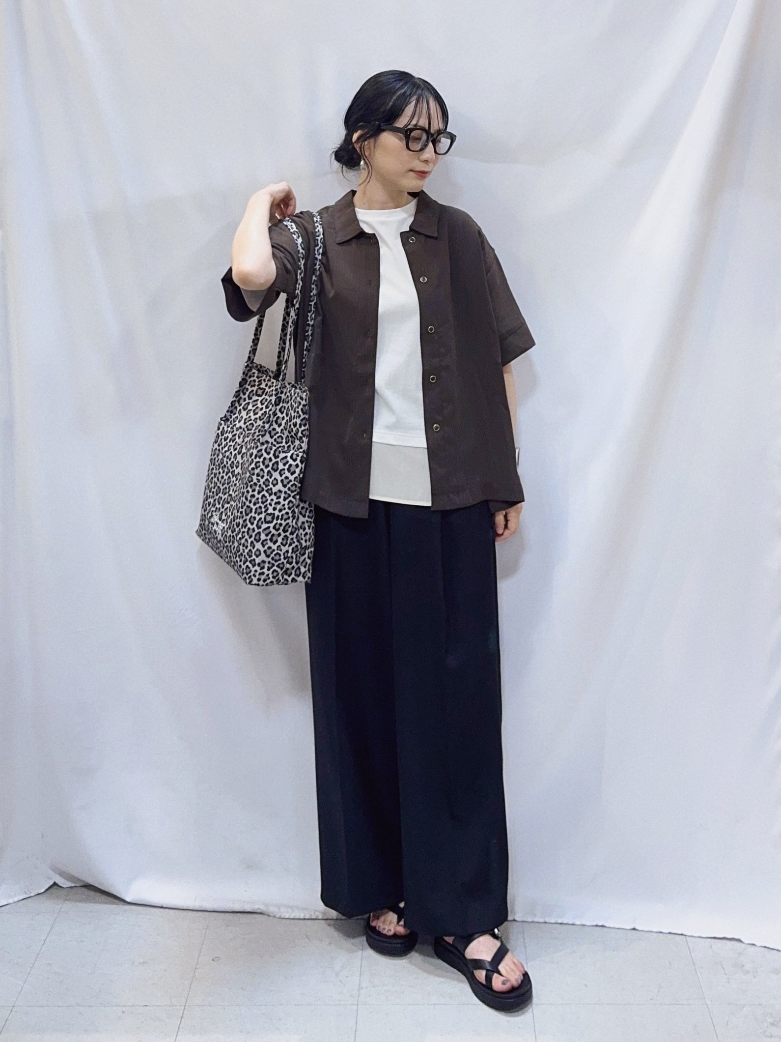 𝐇𝐢𝐫𝐨𝐦𝐢さんの「SHOO･LA･RUE｜【通気性〇/UV/S-LL】洗濯後しわになりにくい とろみストライプシャツ」を使ったコーディネート
