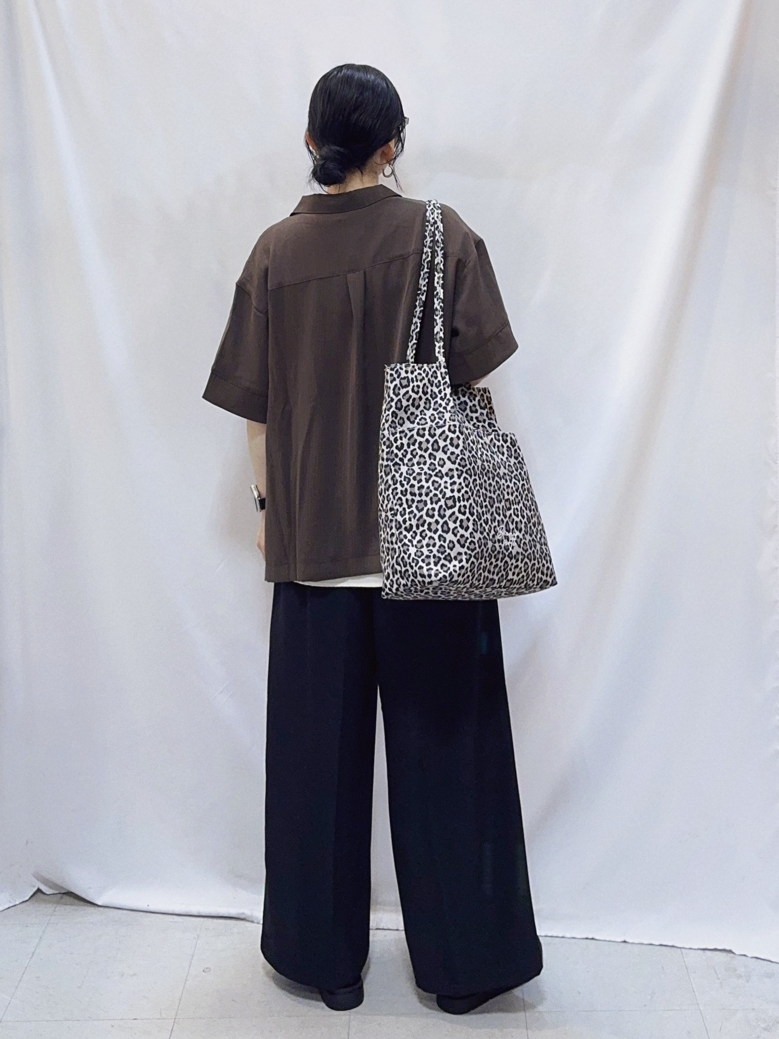 𝐇𝐢𝐫𝐨𝐦𝐢さんの「SHOO･LA･RUE｜【通気性〇/UV/S-LL】洗濯後しわになりにくい とろみストライプシャツ」を使ったコーディネート