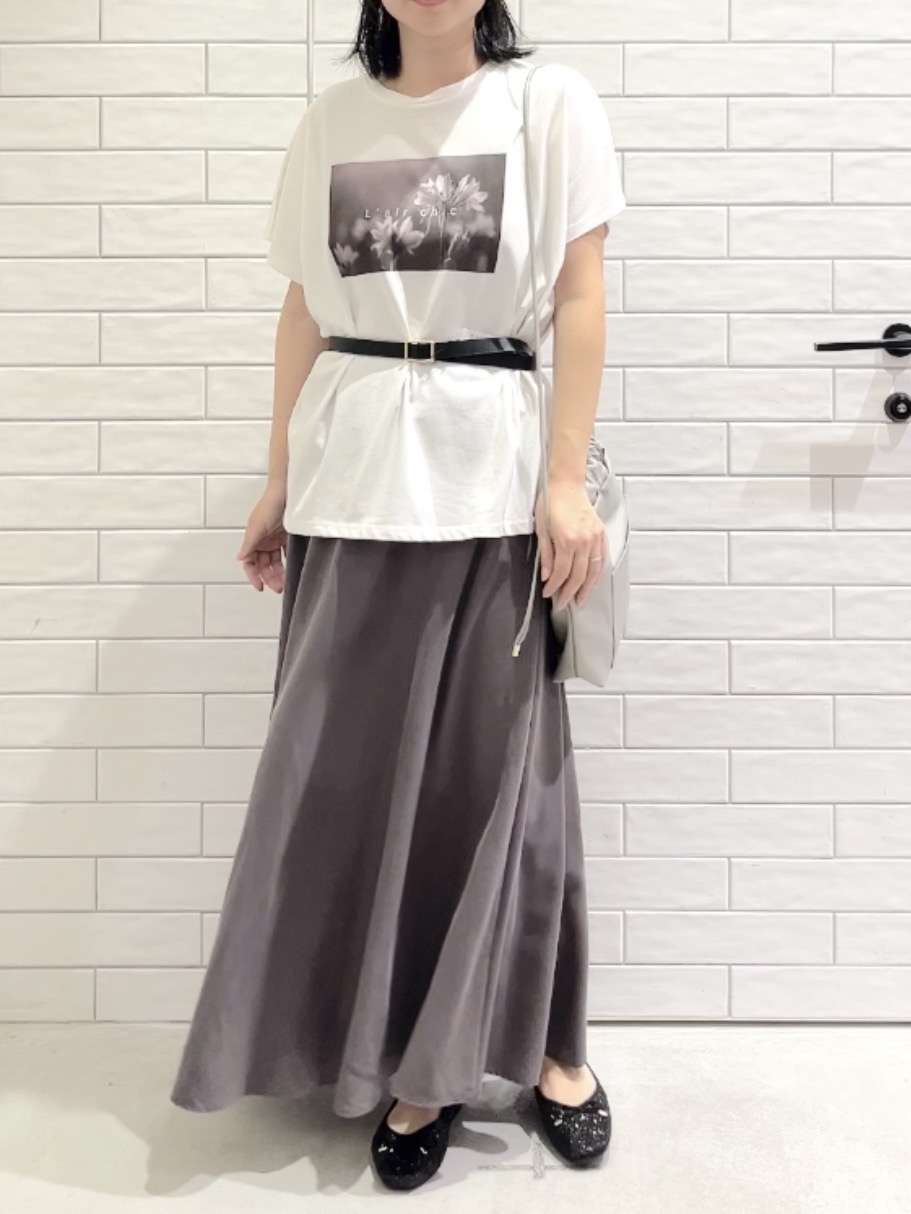 しおりさんの「OPAQUE.CLIP｜フォトプリントTシャツ【洗濯機OK】」を使ったコーディネート