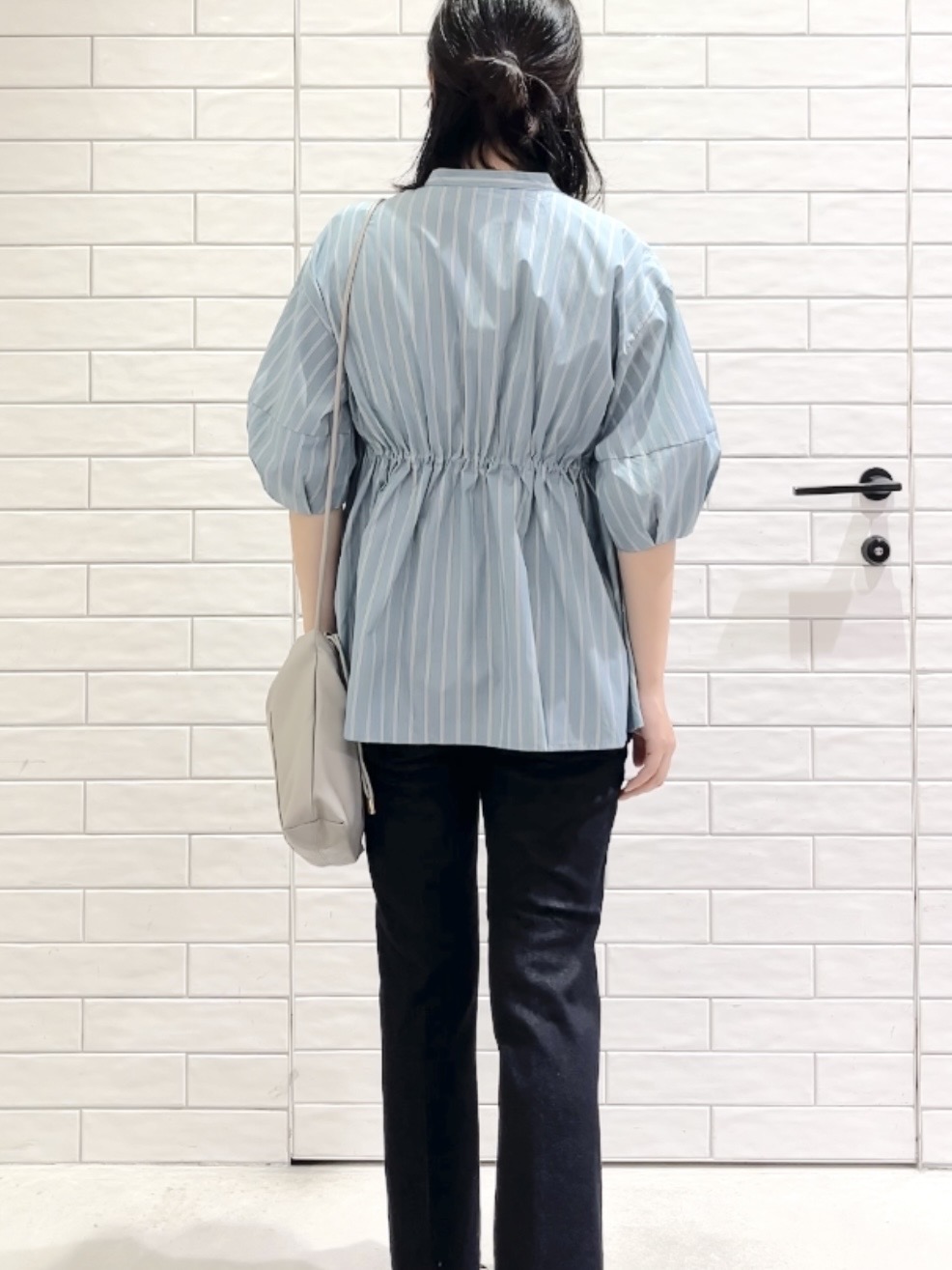 しおりさんの「OPAQUE.CLIP｜ストライプ ペプラムブラウス【洗濯機OK】」を使ったコーディネート