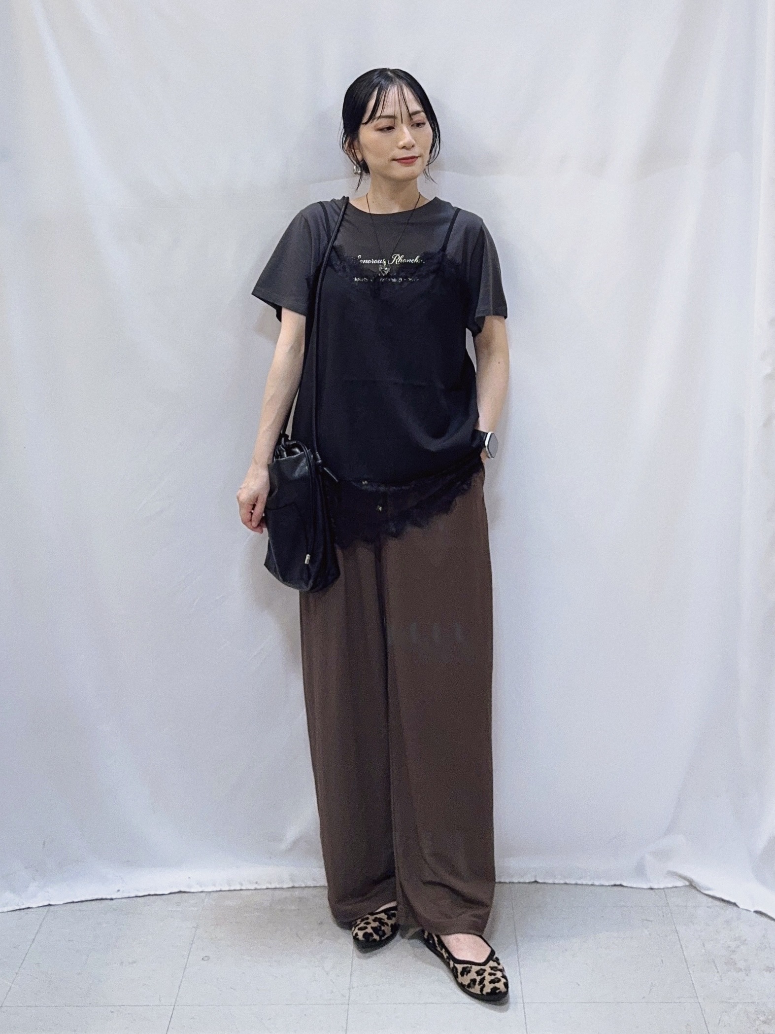 𝐇𝐢𝐫𝐨𝐦𝐢さんの「SHOO･LA･RUE｜【洗濯機可/S-LL】体型カバーしながらこなれ見え レース付きキャミソール」を使ったコーディネート