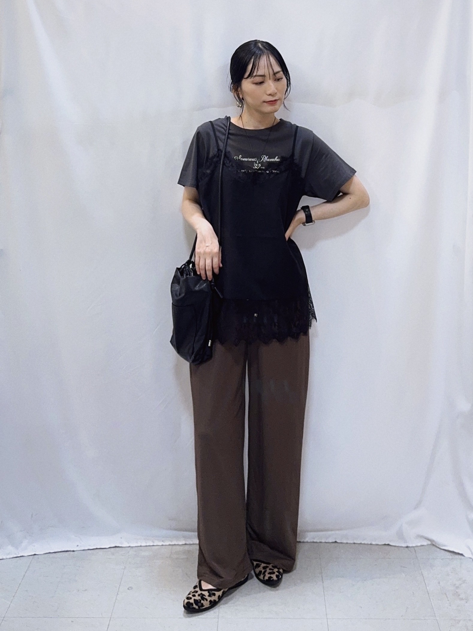 𝐇𝐢𝐫𝐨𝐦𝐢さんの「SHOO･LA･RUE｜【洗濯機可/S-LL】体型カバーしながらこなれ見え レース付きキャミソール」を使ったコーディネート
