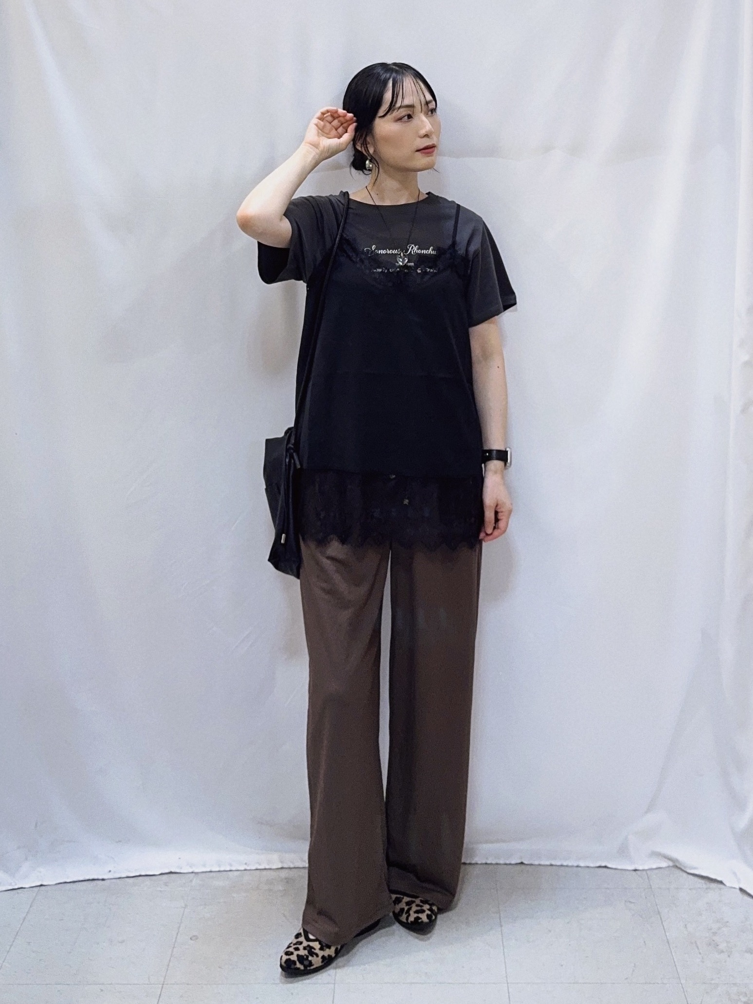 𝐇𝐢𝐫𝐨𝐦𝐢さんの「SHOO･LA･RUE｜【洗濯機可/S-LL】体型カバーしながらこなれ見え レース付きキャミソール」を使ったコーディネート