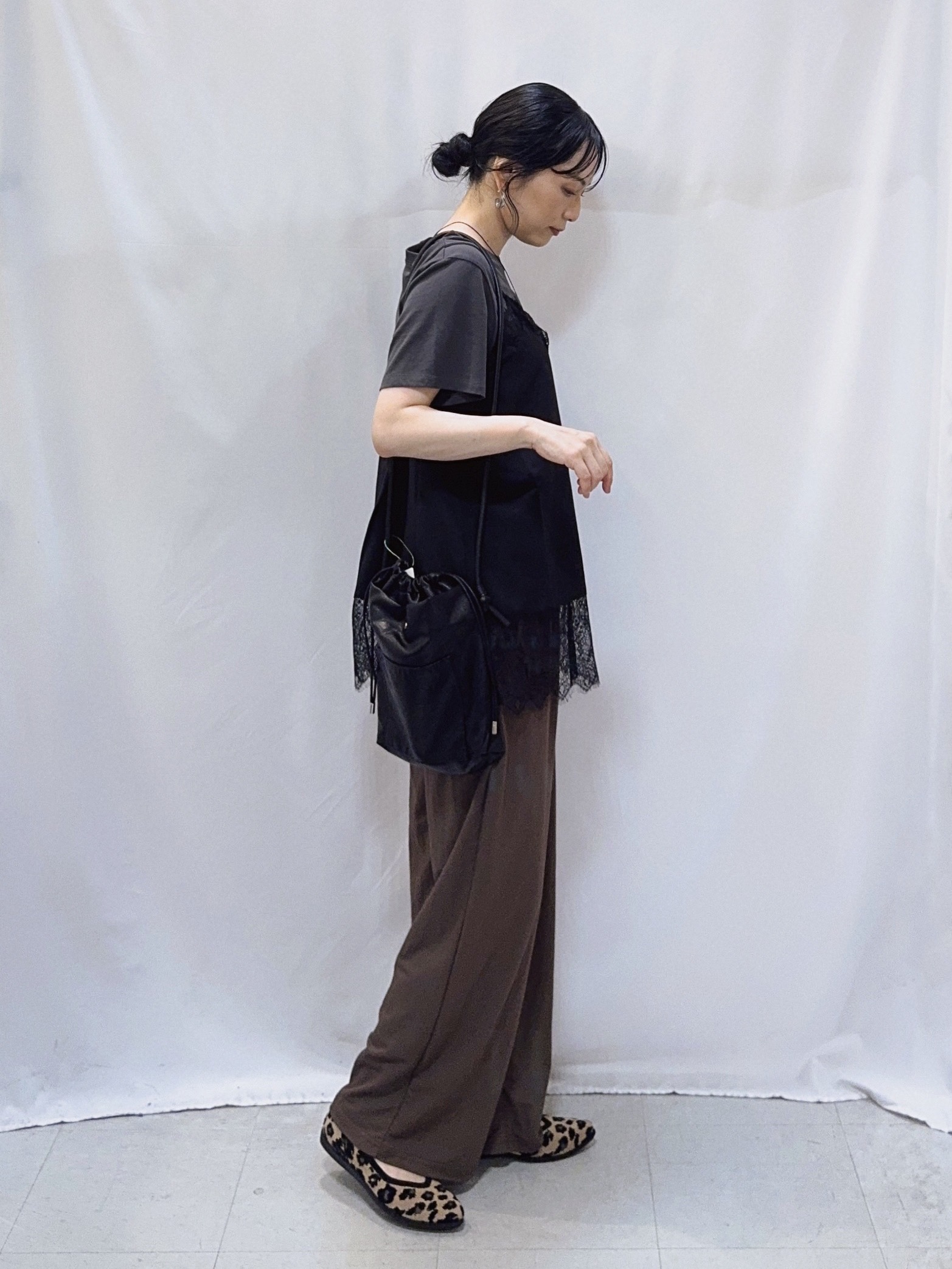 𝐇𝐢𝐫𝐨𝐦𝐢さんの「SHOO･LA･RUE｜【洗濯機可/S-LL】体型カバーしながらこなれ見え レース付きキャミソール」を使ったコーディネート