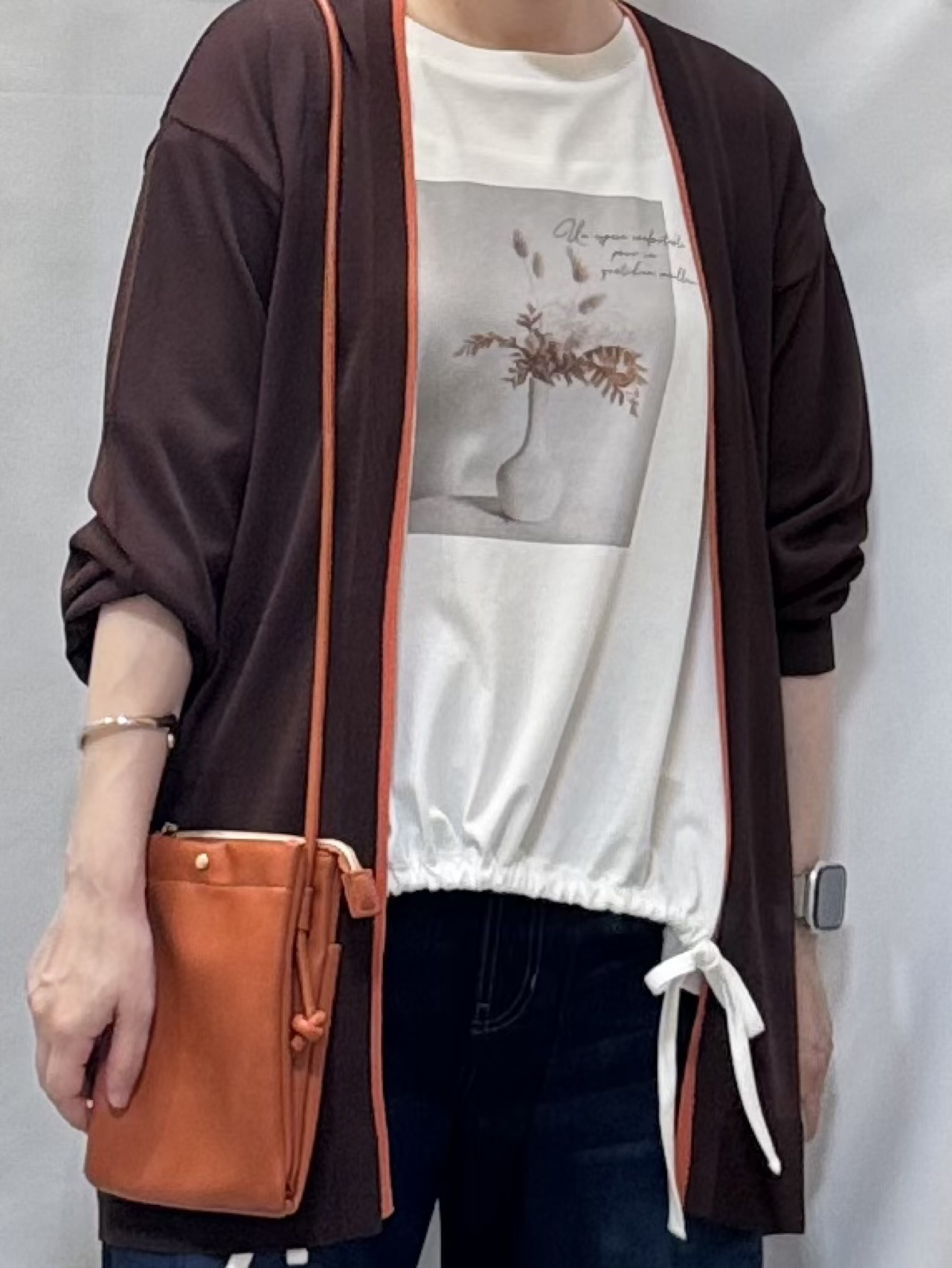 𝐇𝐢𝐫𝐨𝐦𝐢さんの「SHOO･LA･RUE｜【お袖丈選べる/UV/毛玉になりにくい】目を引く配色デザイン ボタンレスミドルカーディガン」を使ったコーディネート